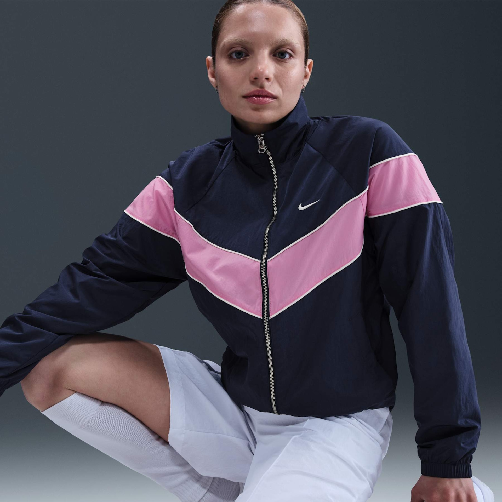 Jaqueta Nike Sportswear Woven Feminina - Foto 3
