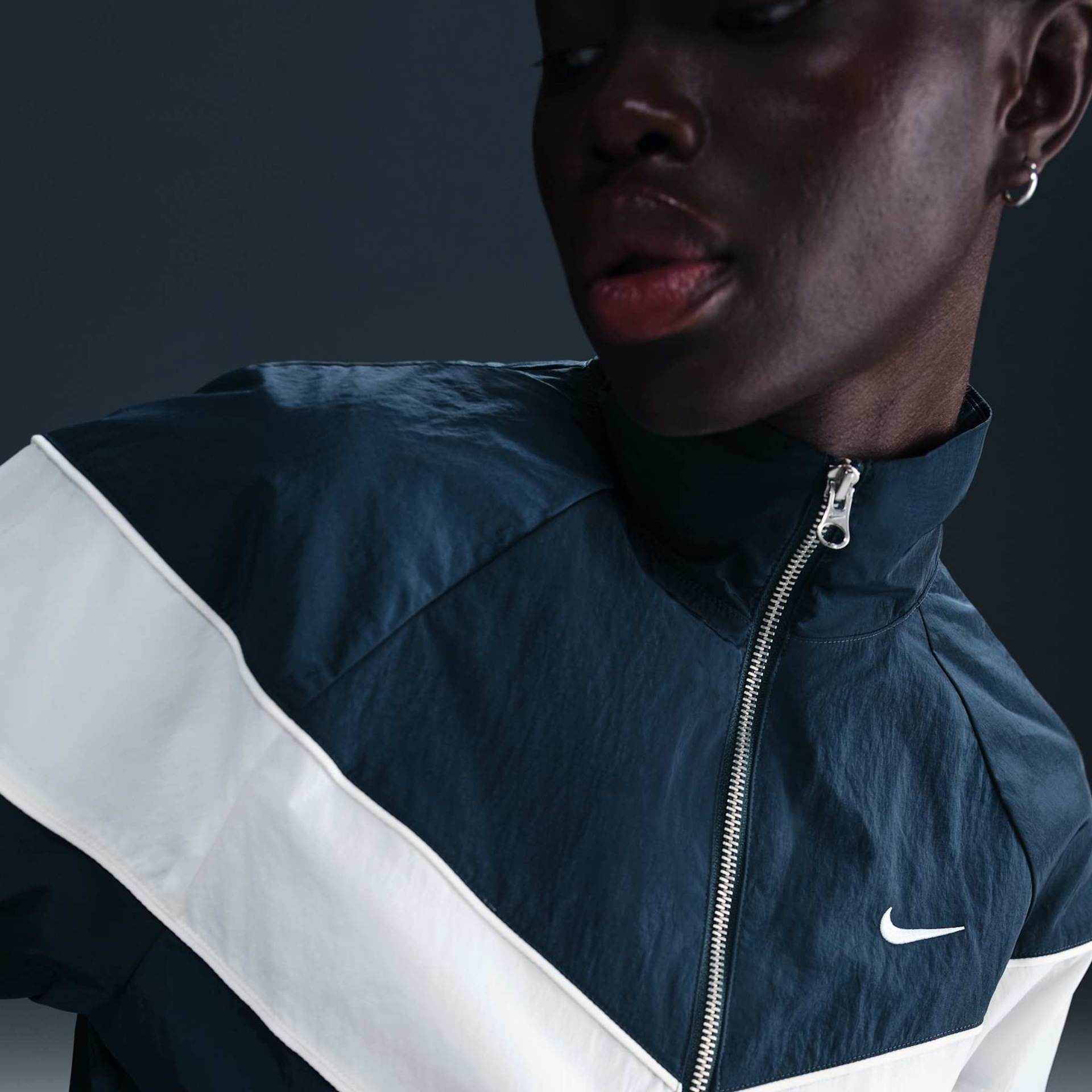 Jaqueta Nike Sportswear Woven Feminina - Foto 3