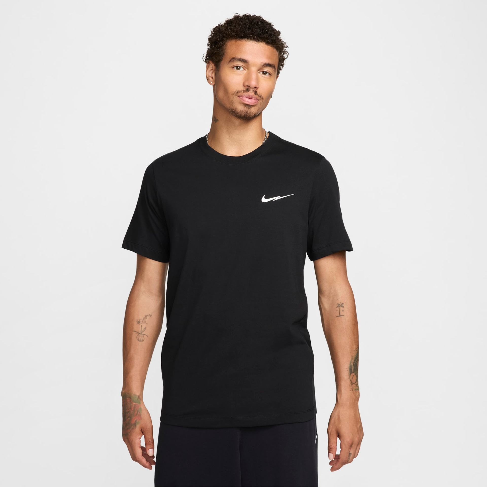 Camiseta Nike Sportswear Masculina - Foto 2