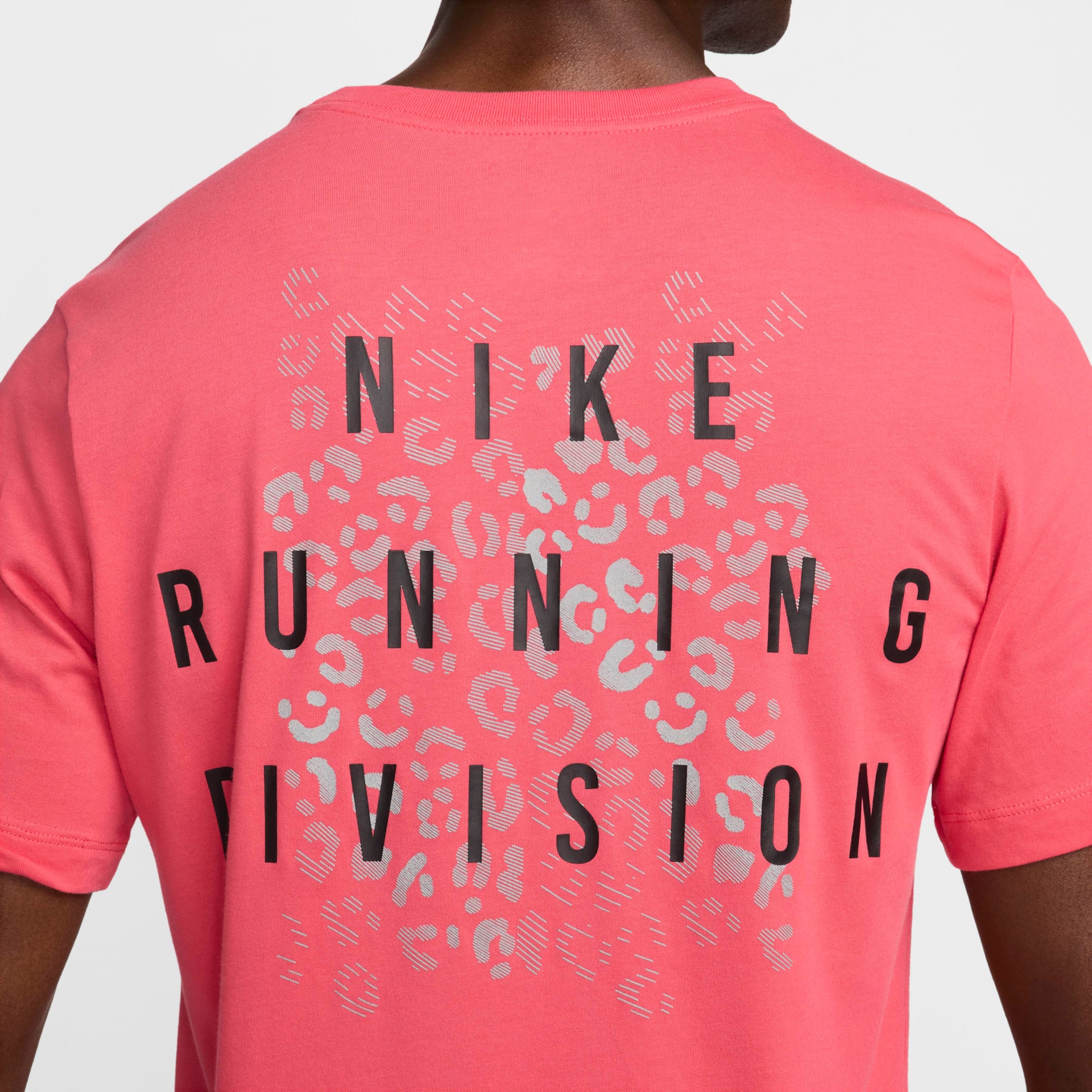 Camiseta Nike Dri-FIT Run Masculina - Foto 4