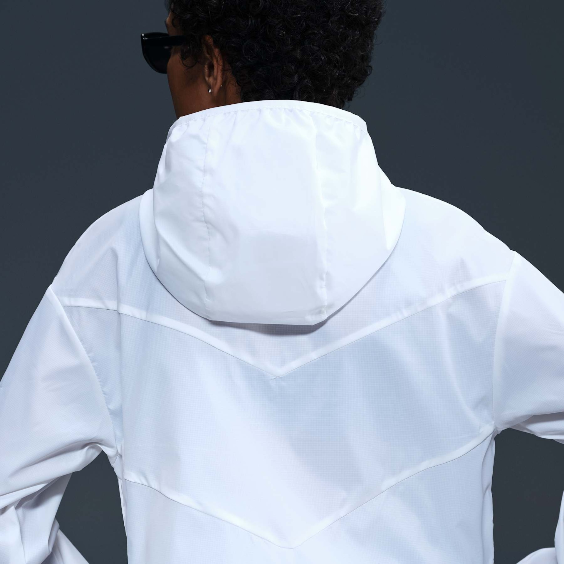 Jaqueta Nike Sportswear Windrunner Feminina - Foto 2