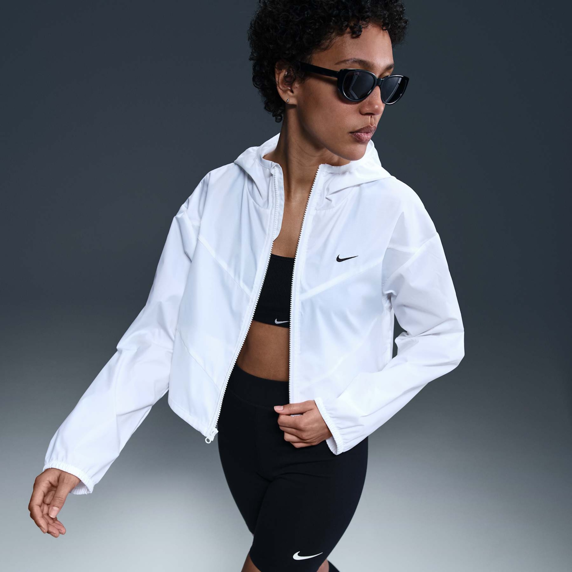 Jaqueta Nike Sportswear Windrunner Feminina - Foto 3