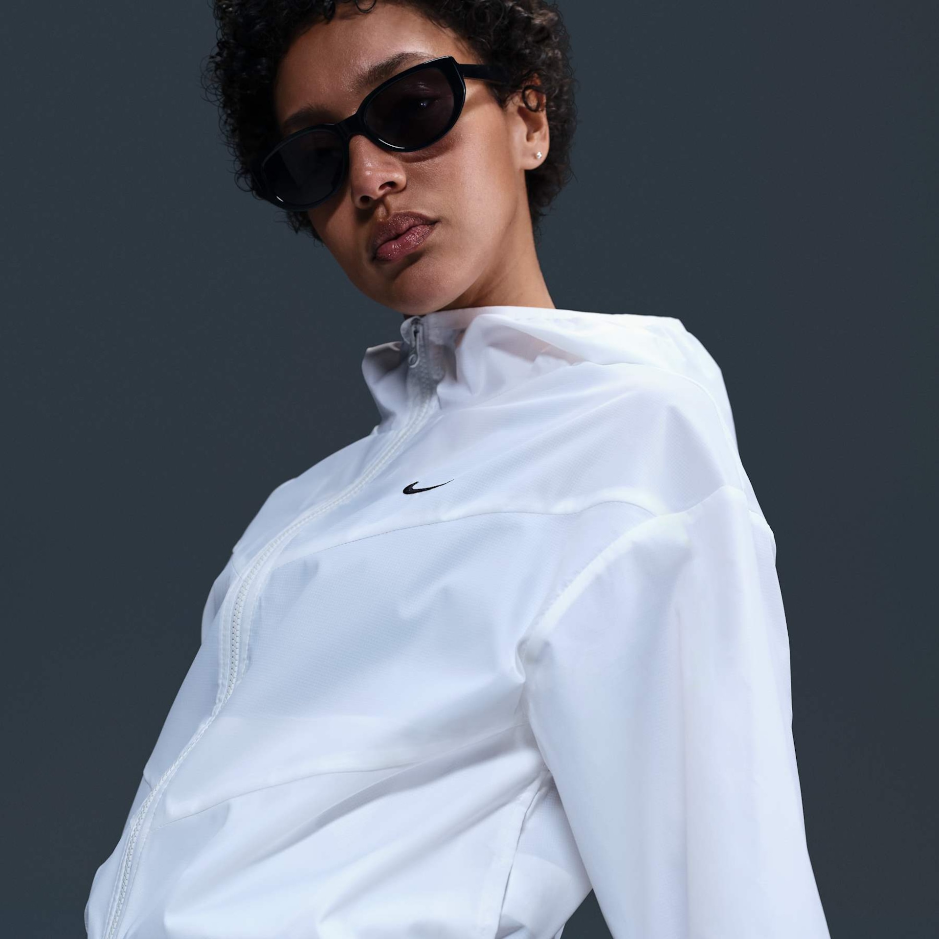 Jaqueta Nike Sportswear Windrunner Feminina - Foto 6