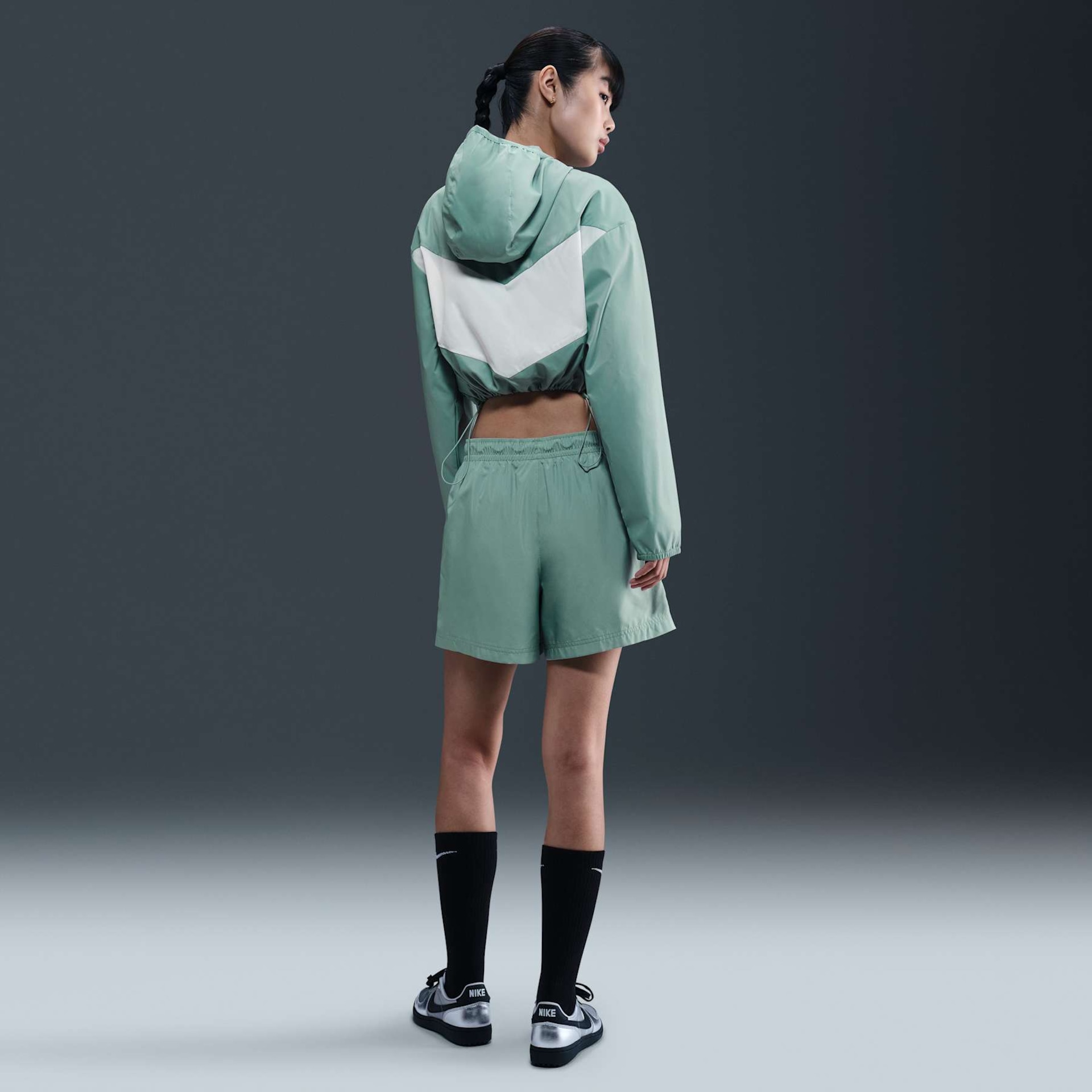 Jaqueta Nike Sportswear Windrunner Feminina - Foto 5