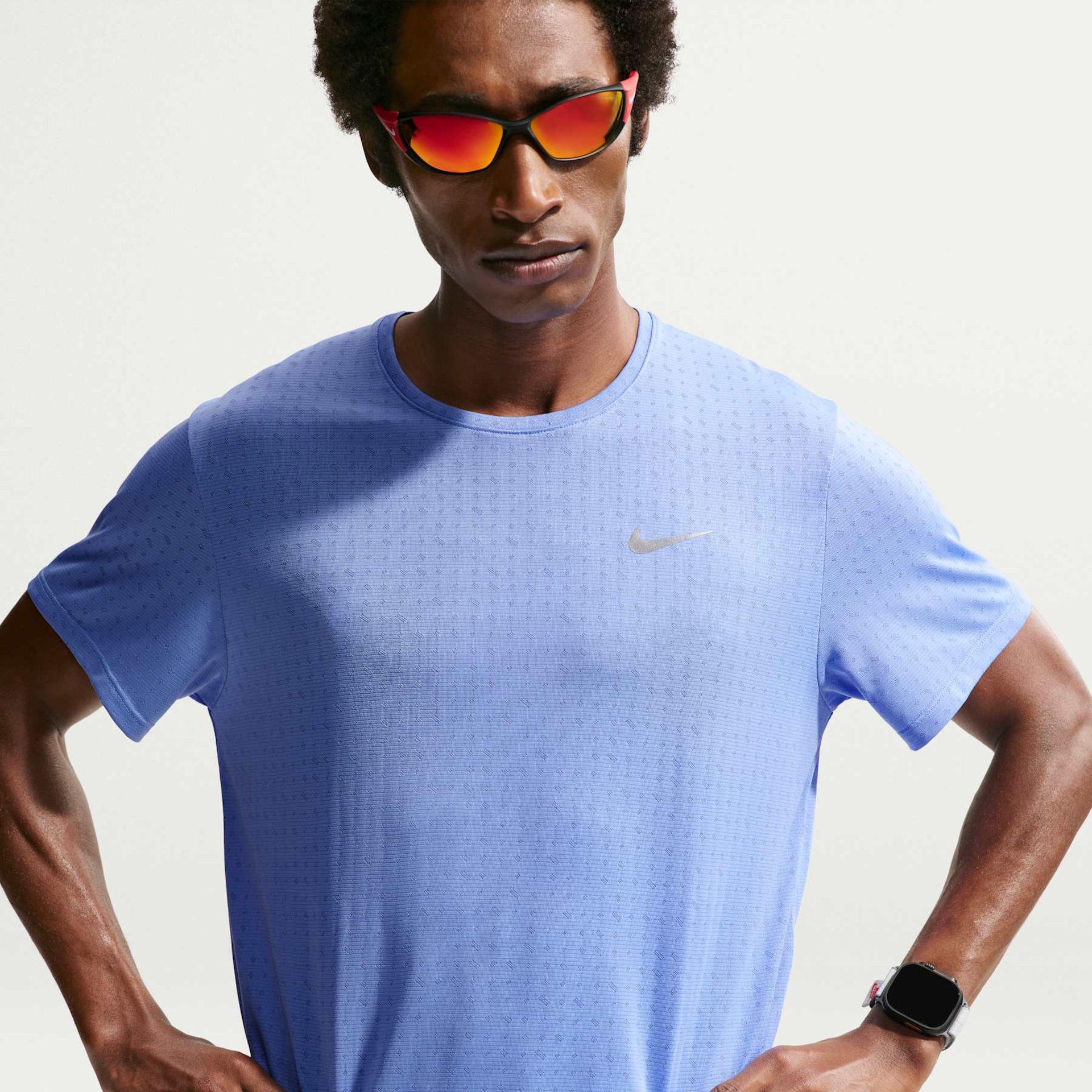 Camiseta Dri-FIT Nike Breathe Miler Masculina - Foto 1