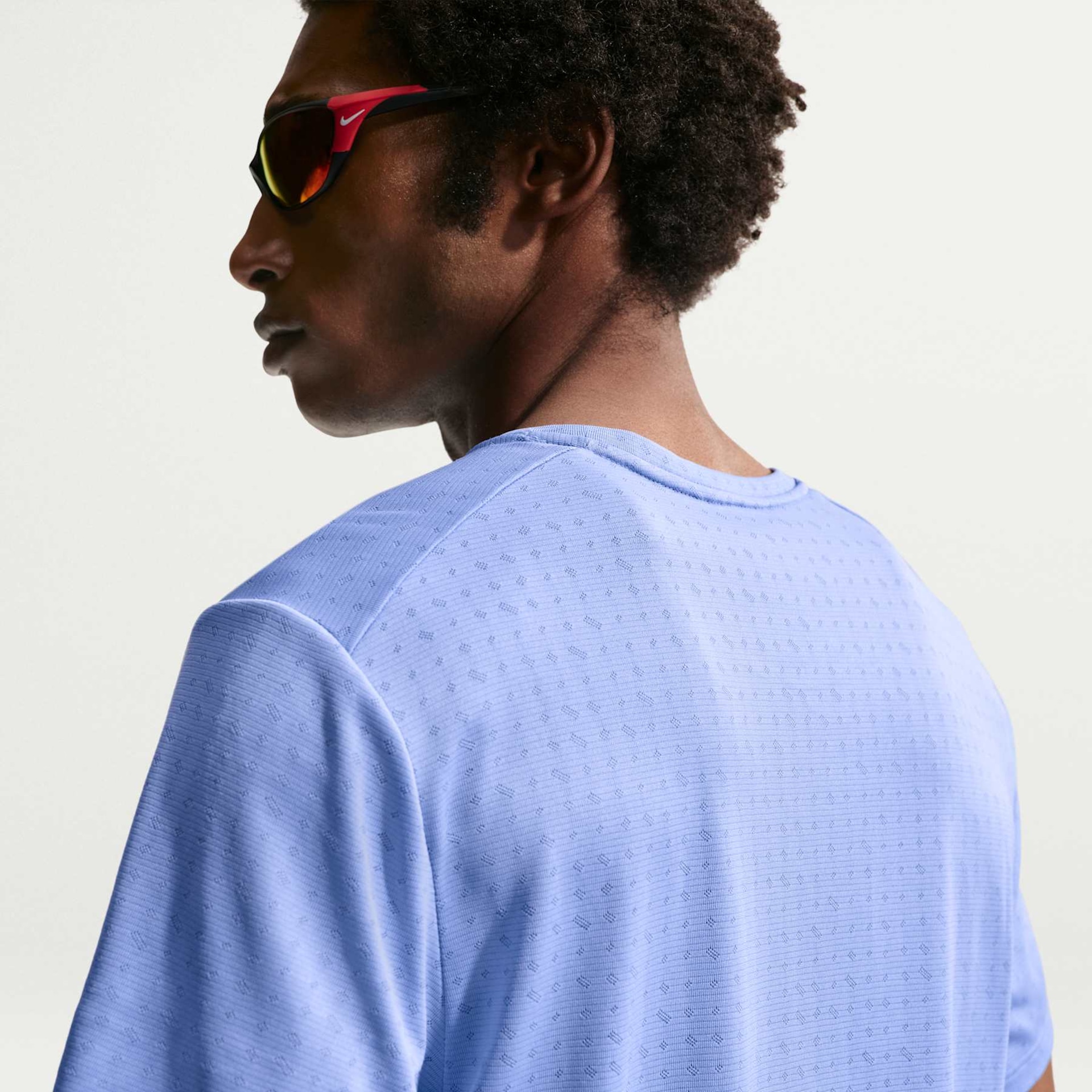 Camiseta Dri-FIT Nike Breathe Miler Masculina - Foto 2