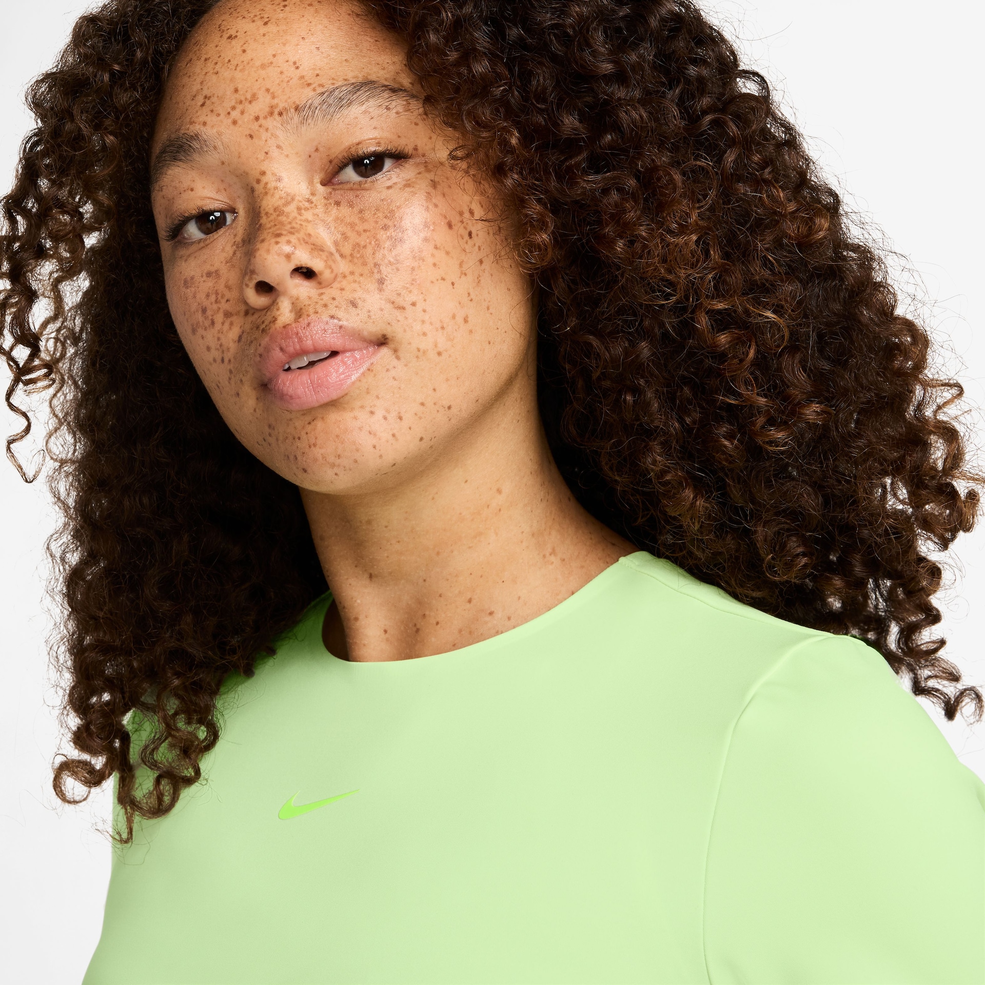 Camiseta Nike Dri-FIT Form Feminina - Foto 2