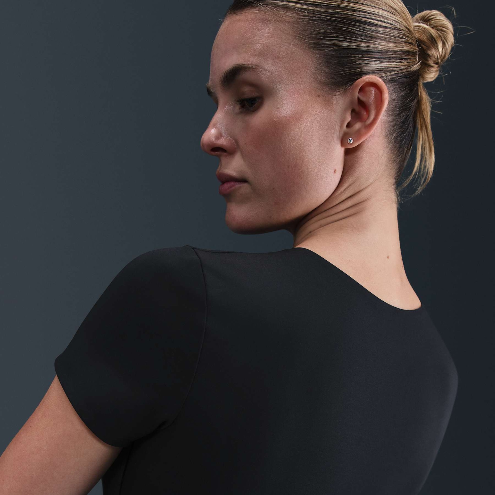 Camiseta Nike Dri-FIT Form Feminina - Foto 2