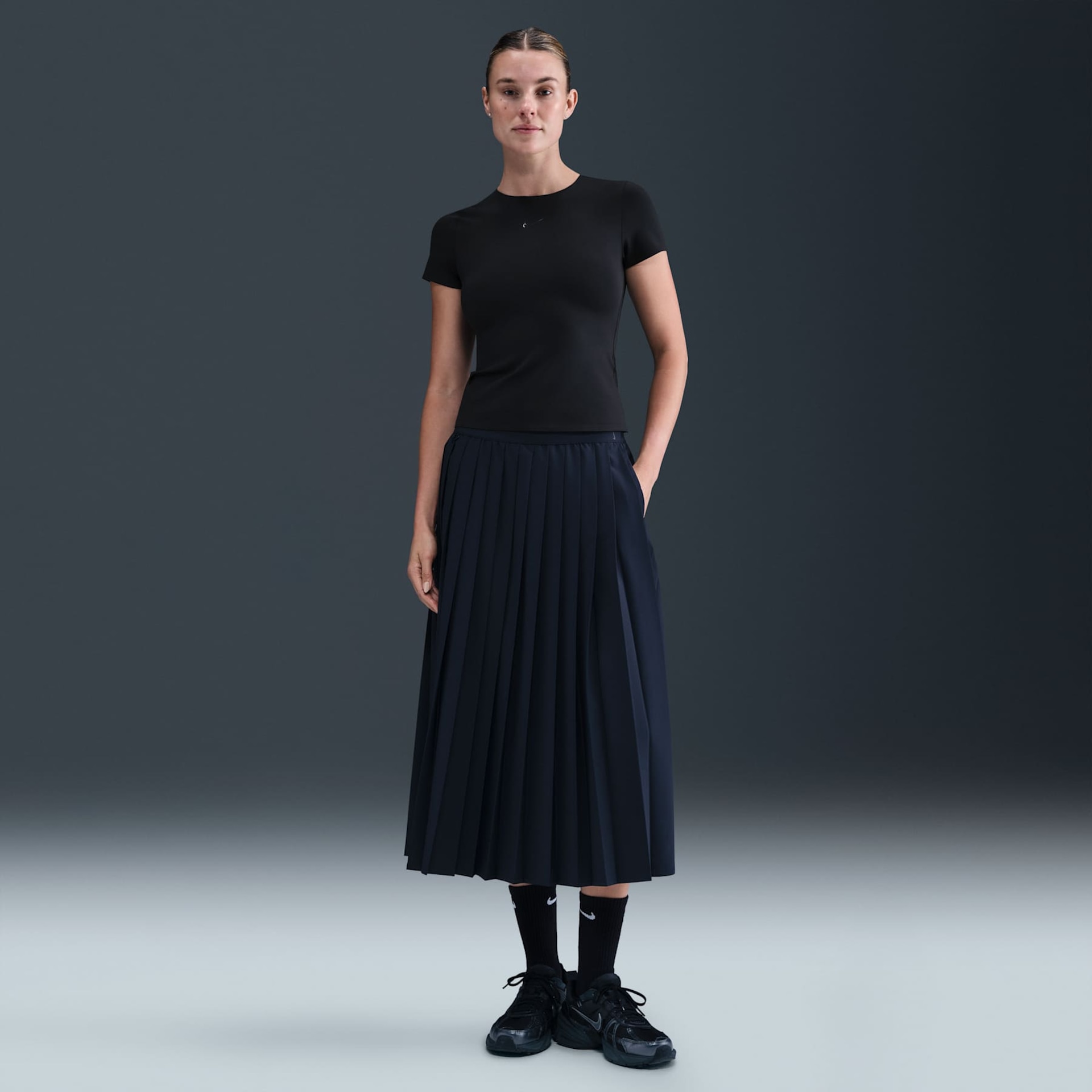 Camiseta Nike Dri-FIT Form Feminina - Foto 4