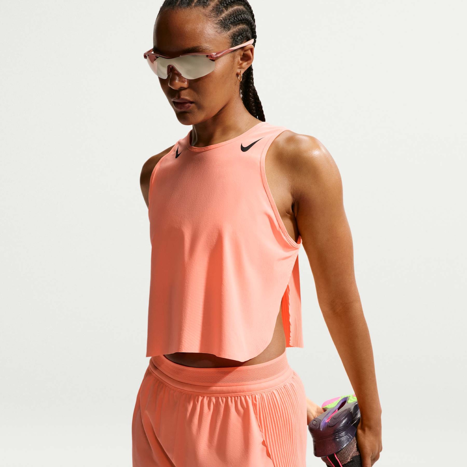 Imagem principal de Regata Dri-FIT Nike Aeroswift Feminina