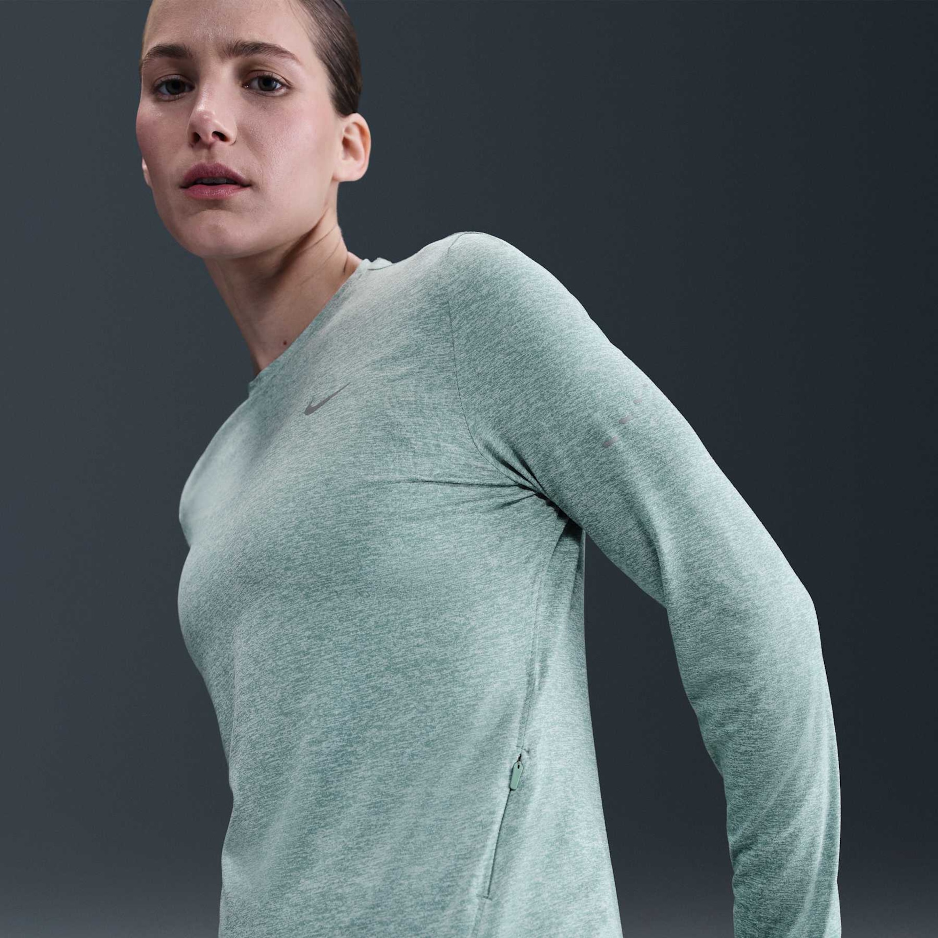 Imagem principal de Camiseta Nike Dri-FIT Swift Crew Feminina