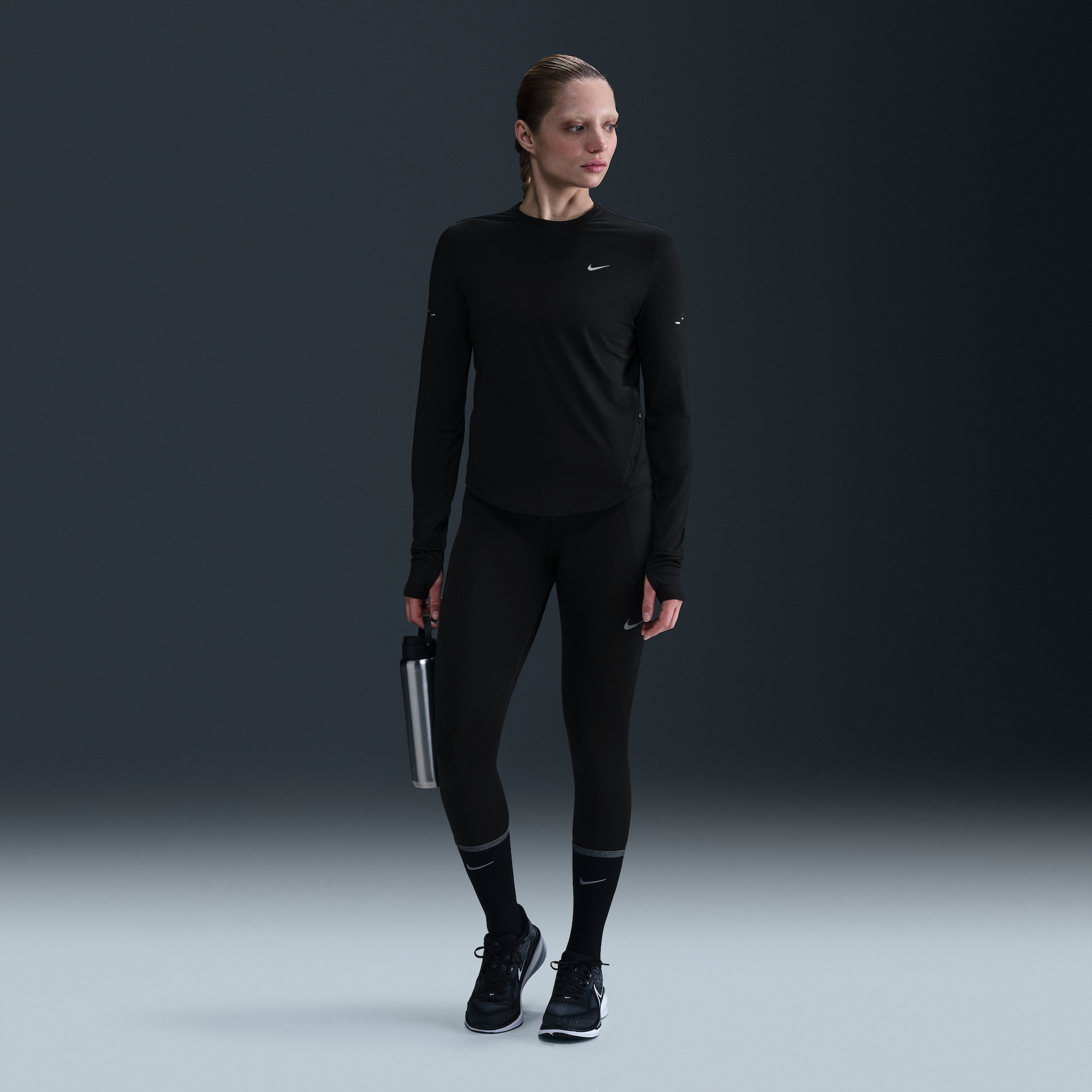 Camiseta Nike Dri-FIT Swift Crew Feminina - Foto 1