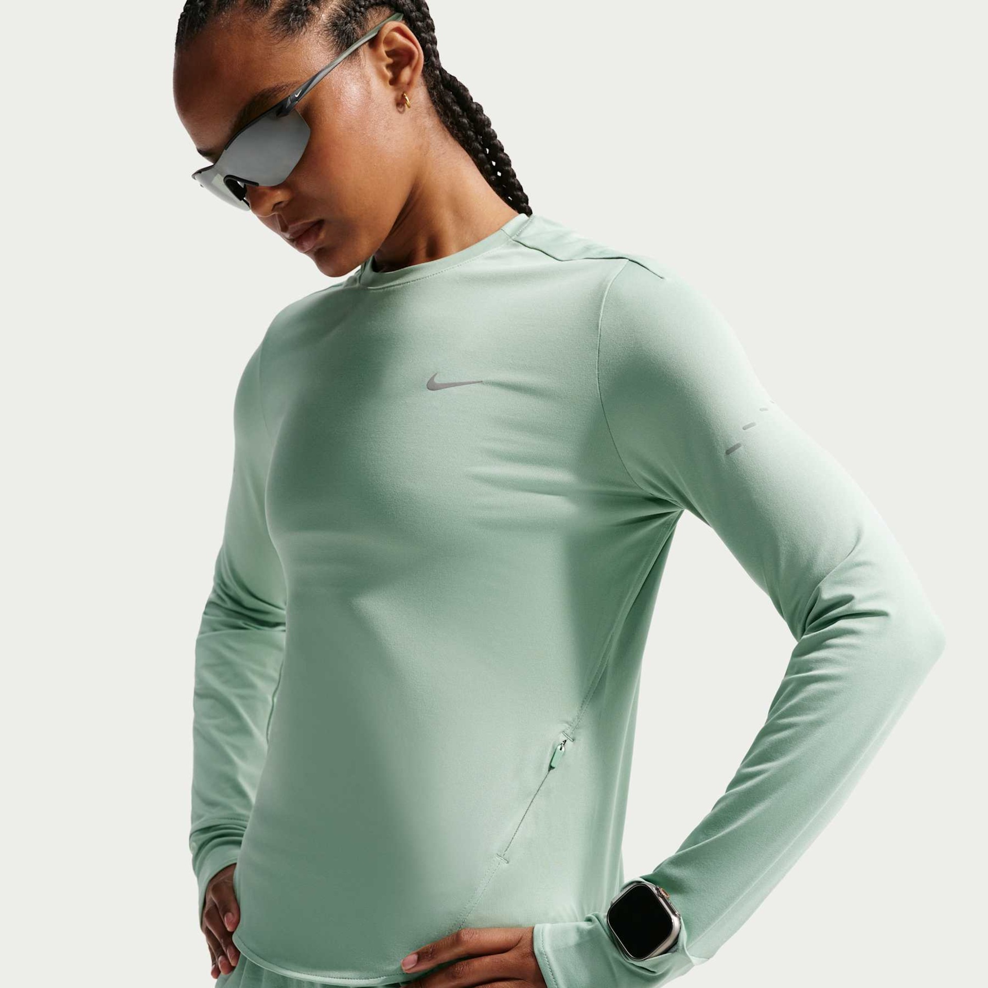 Camiseta Nike Dri-FIT Swift Crew Feminina - Foto 1