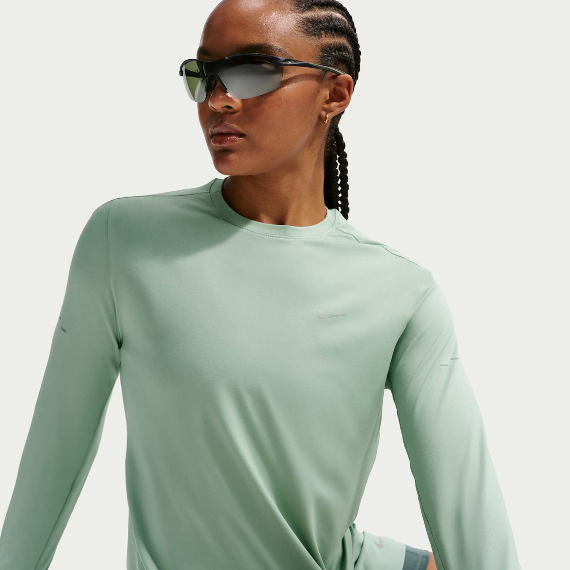 Camiseta Nike Dri-FIT Swift Crew Feminina - Foto 3
