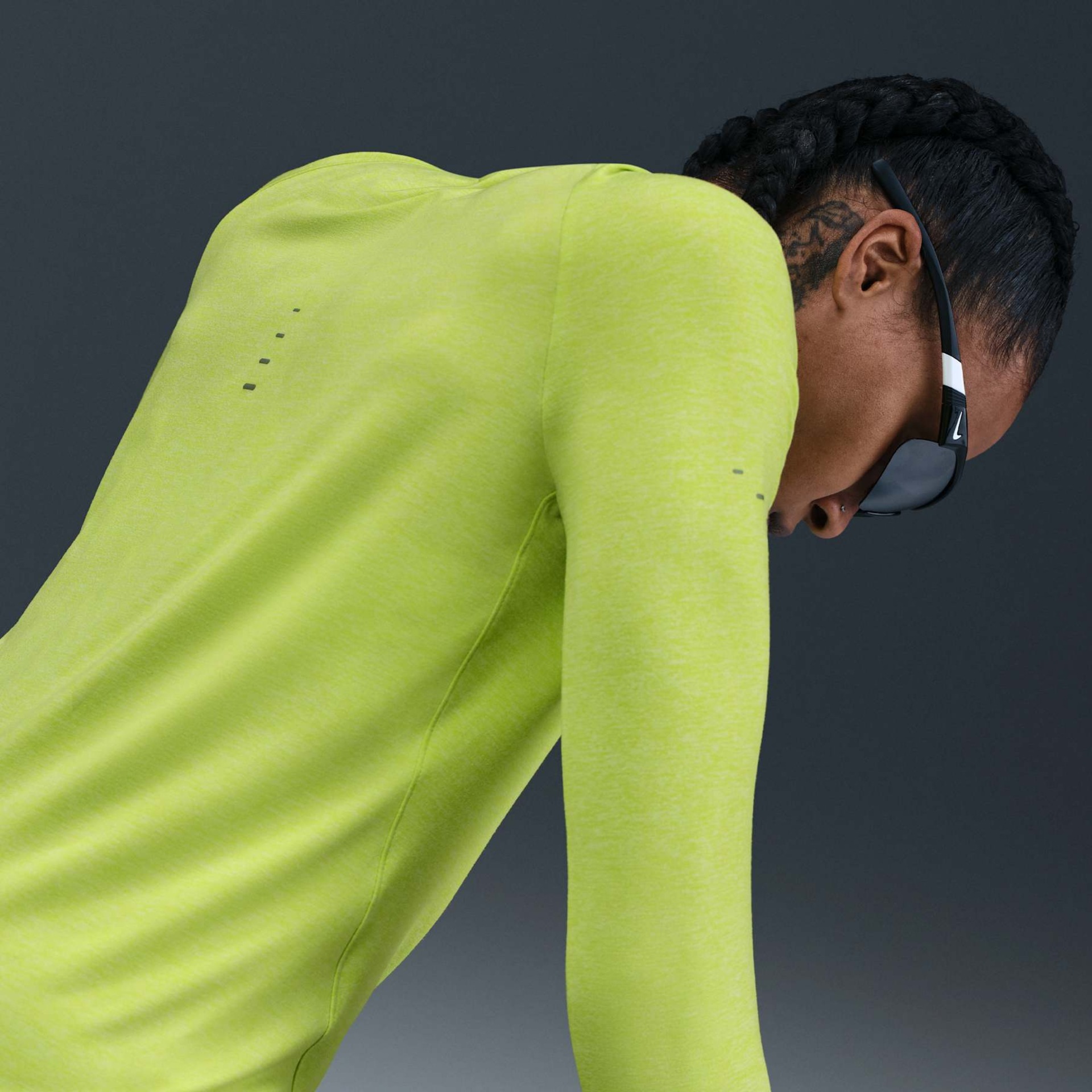 Camiseta Nike Dri-FIT Swift Crew Feminina - Foto 2