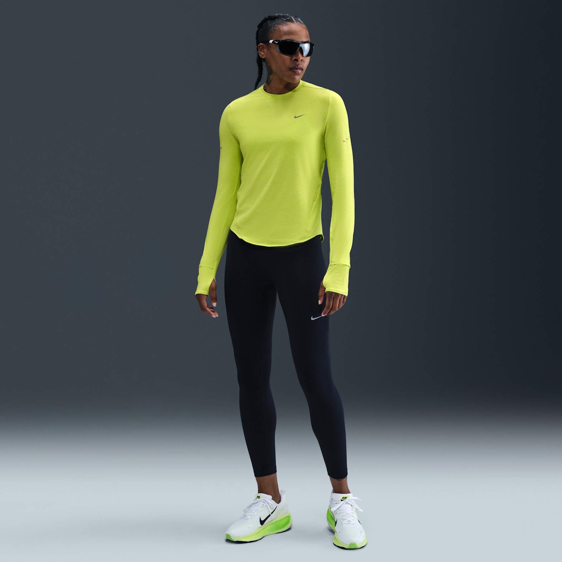 Camiseta Nike Dri-FIT Swift Crew Feminina - Foto 4