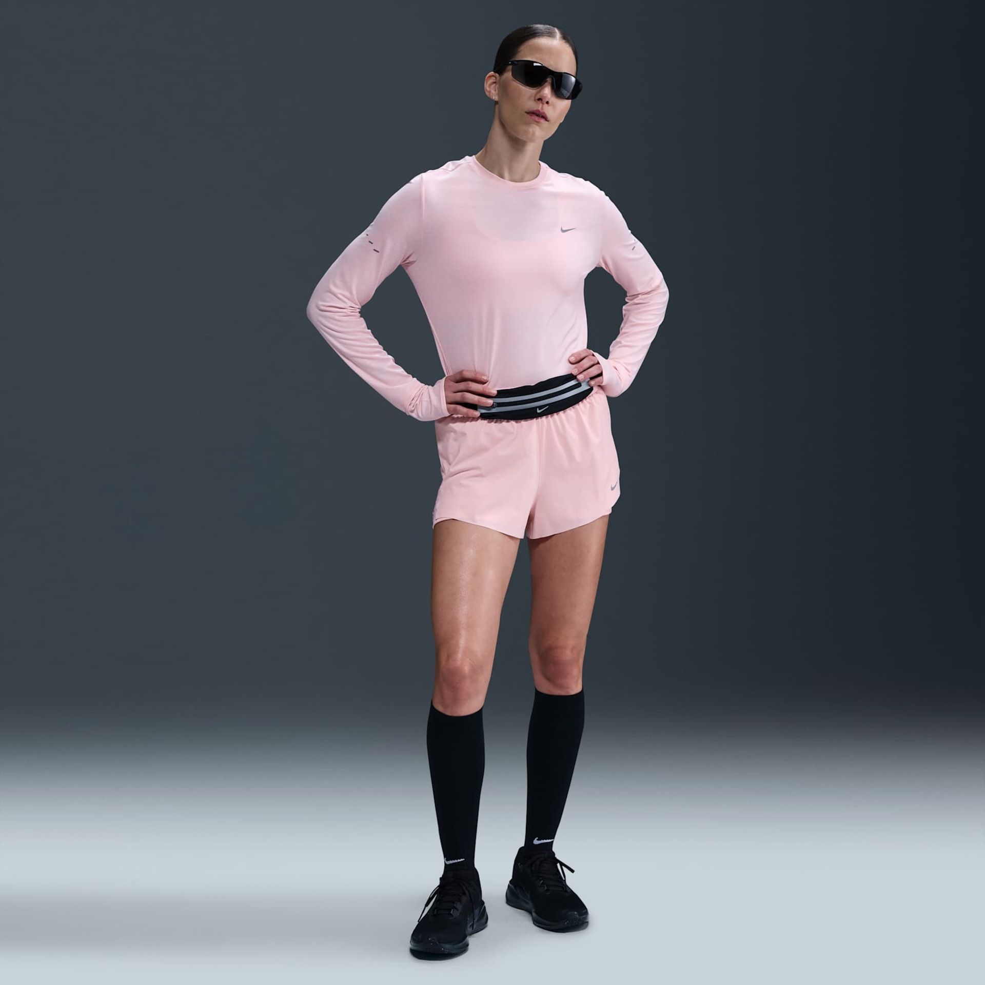 Camiseta Nike Dri-FIT Swift Crew Feminina - Foto 4