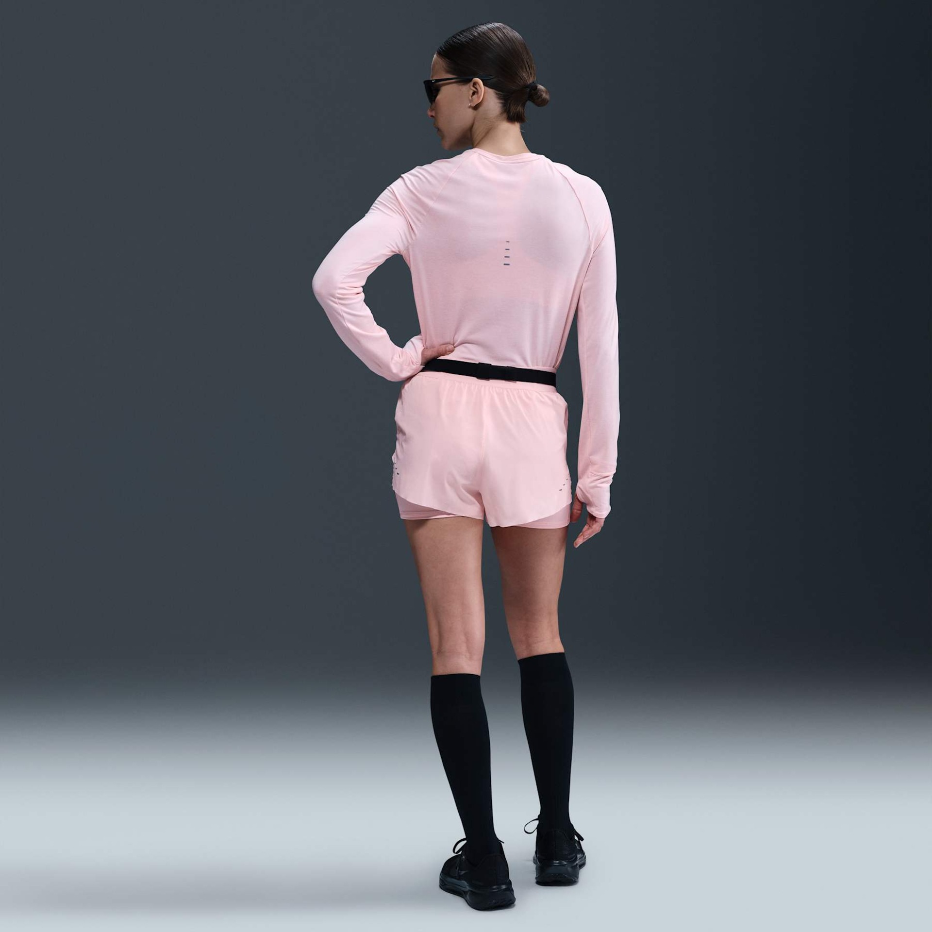 Camiseta Nike Dri-FIT Swift Crew Feminina - Foto 5