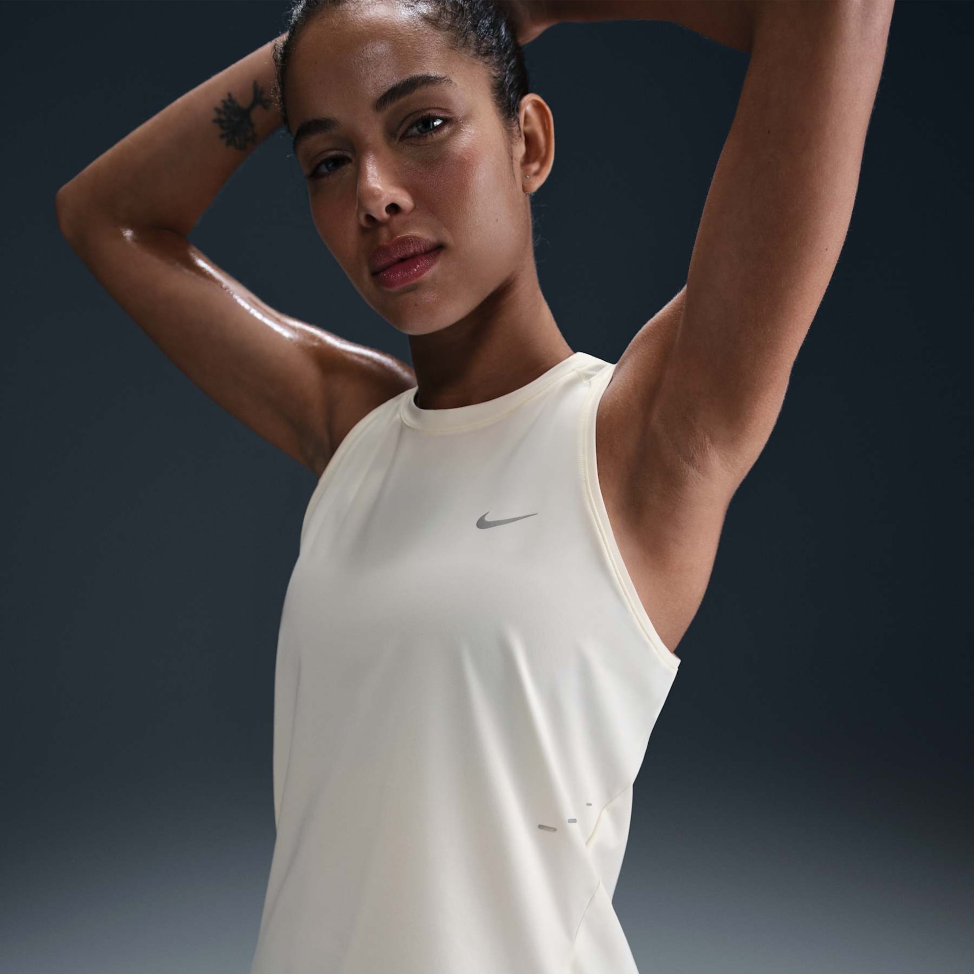 Regata Nike Dri-FIT Run Swift Feminina - Foto 1