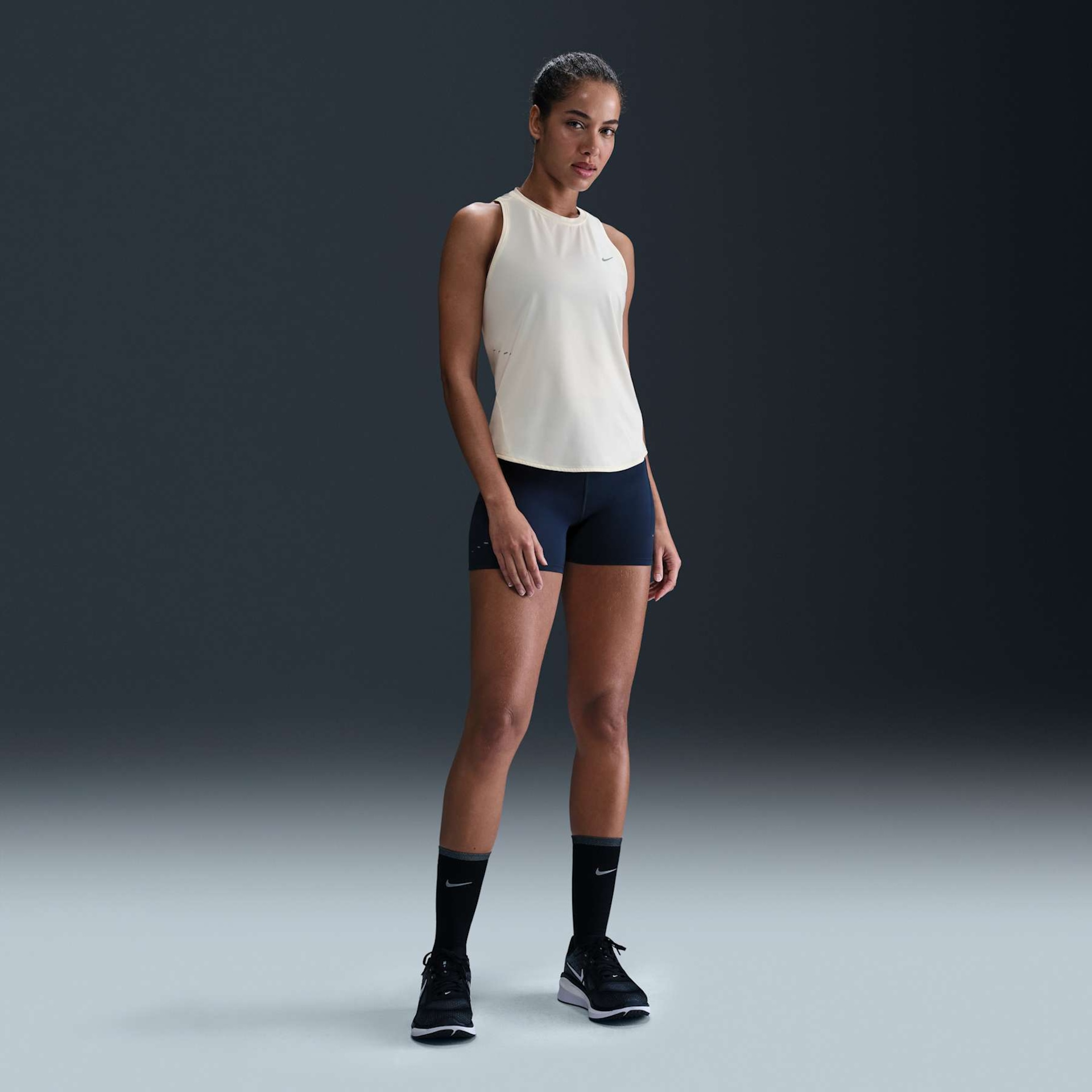 Regata Nike Dri-FIT Run Swift Feminina - Foto 4