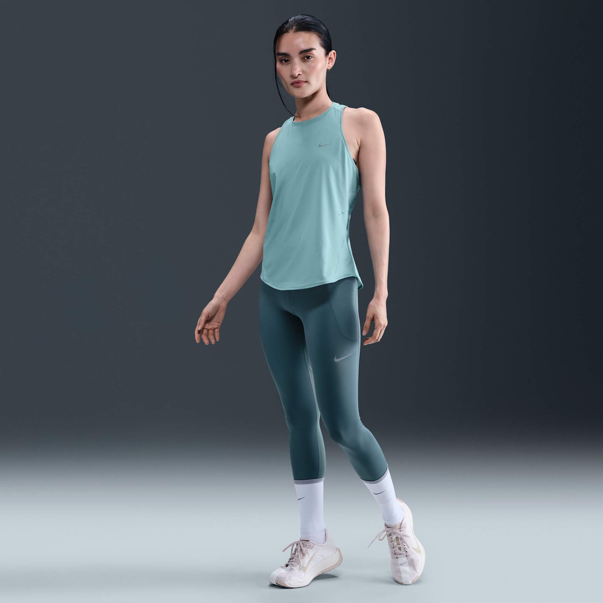Regata Nike Dri-FIT Run Swift Feminina - Foto 4
