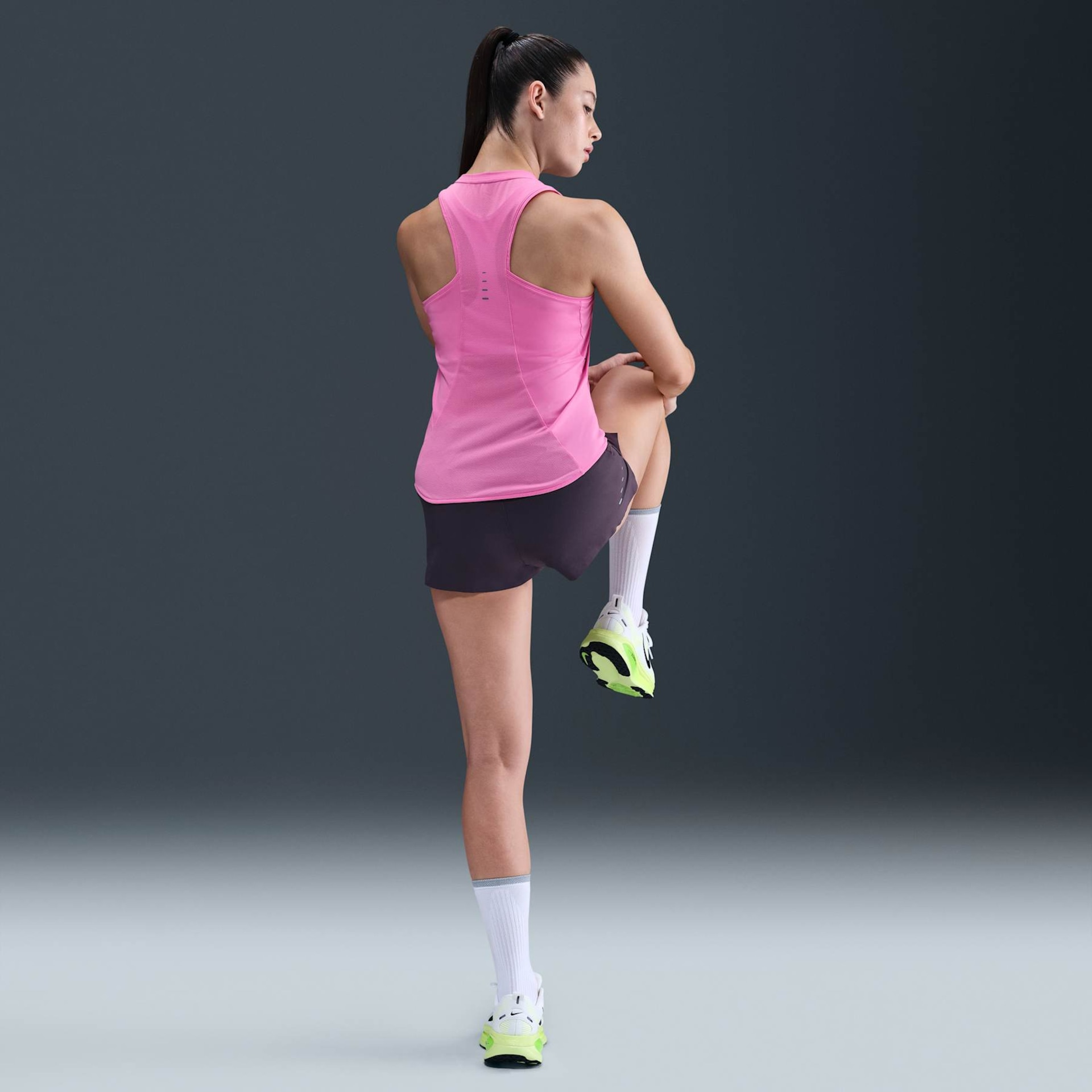 Regata Nike Dri-FIT Run Swift Feminina - Foto 5