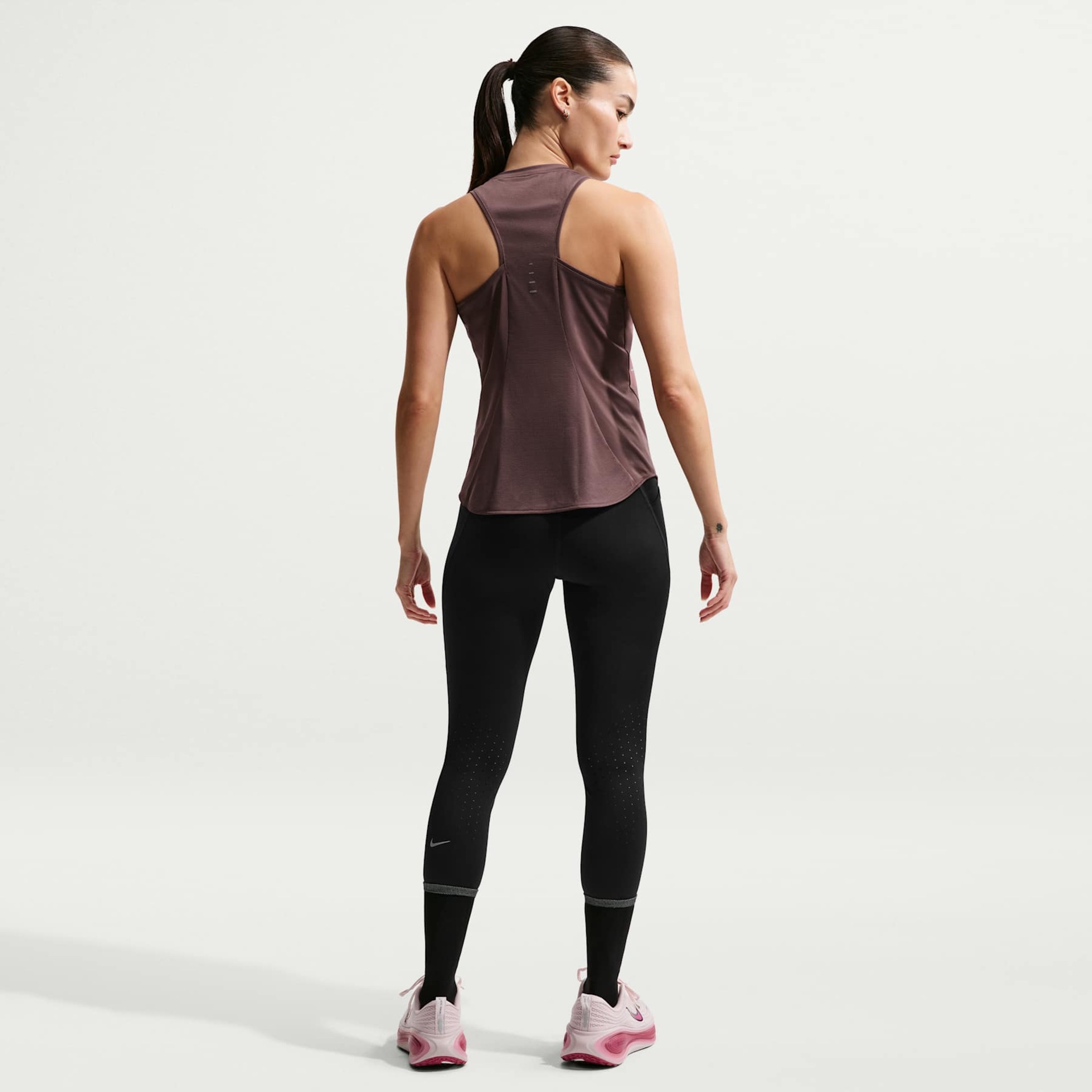 Regata Nike Dri-FIT Run Swift Feminina - Foto 5