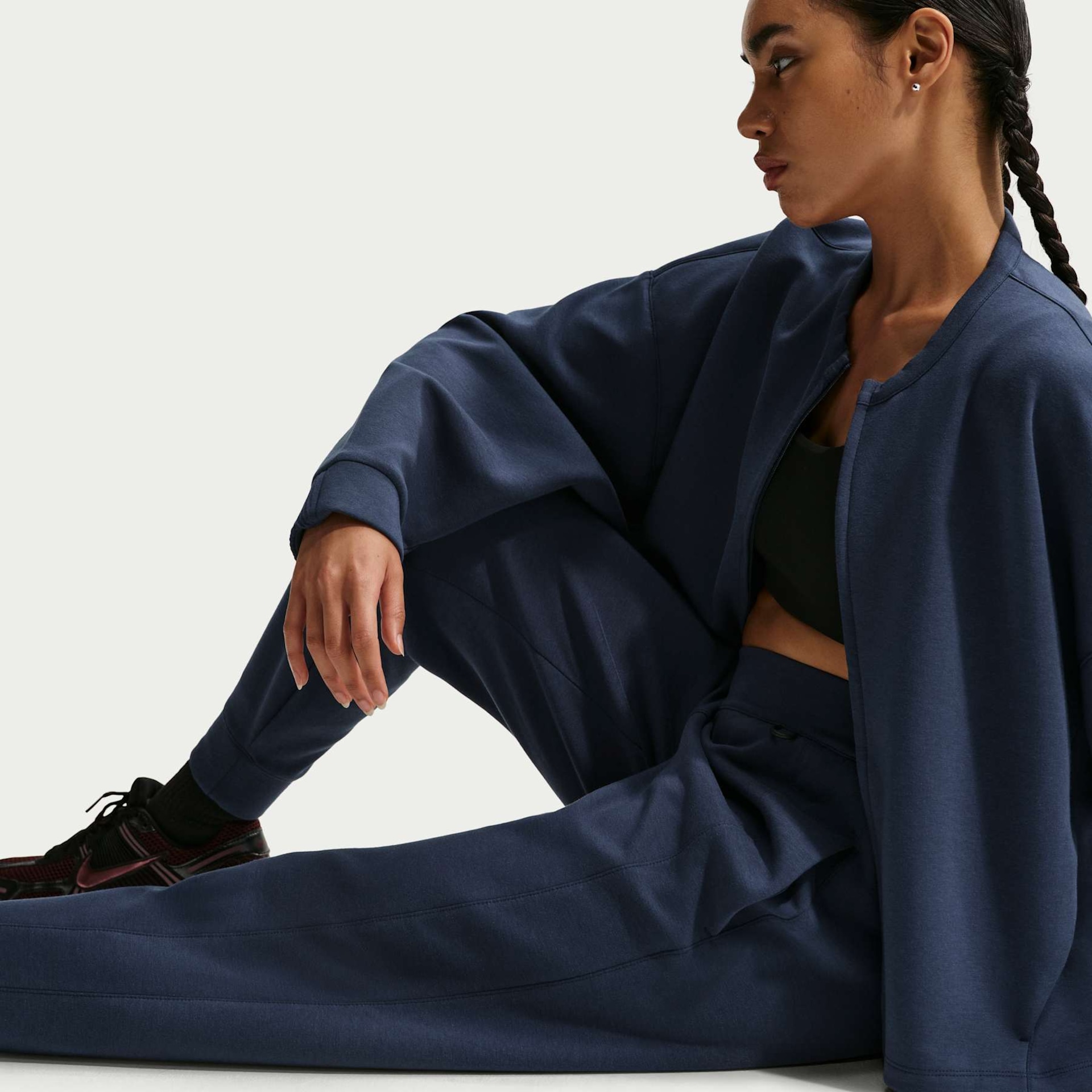 Calça Nike Dri-FIT Jogger Soft 24.7 Feminina - Foto 4