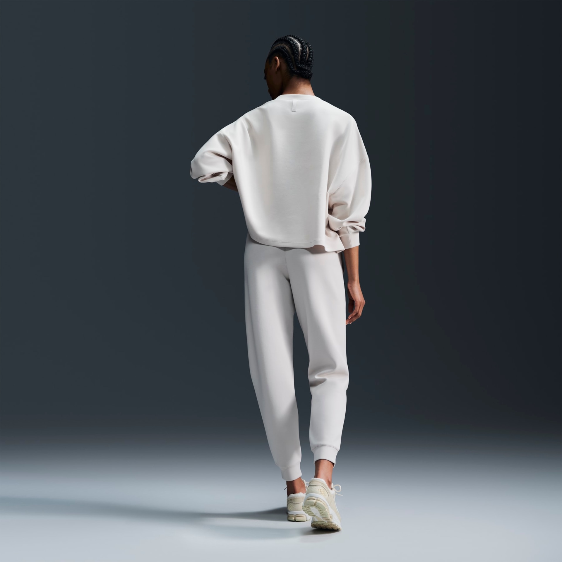 Calça Nike Dri-FIT Jogger Soft 24.7 Feminina - Foto 5