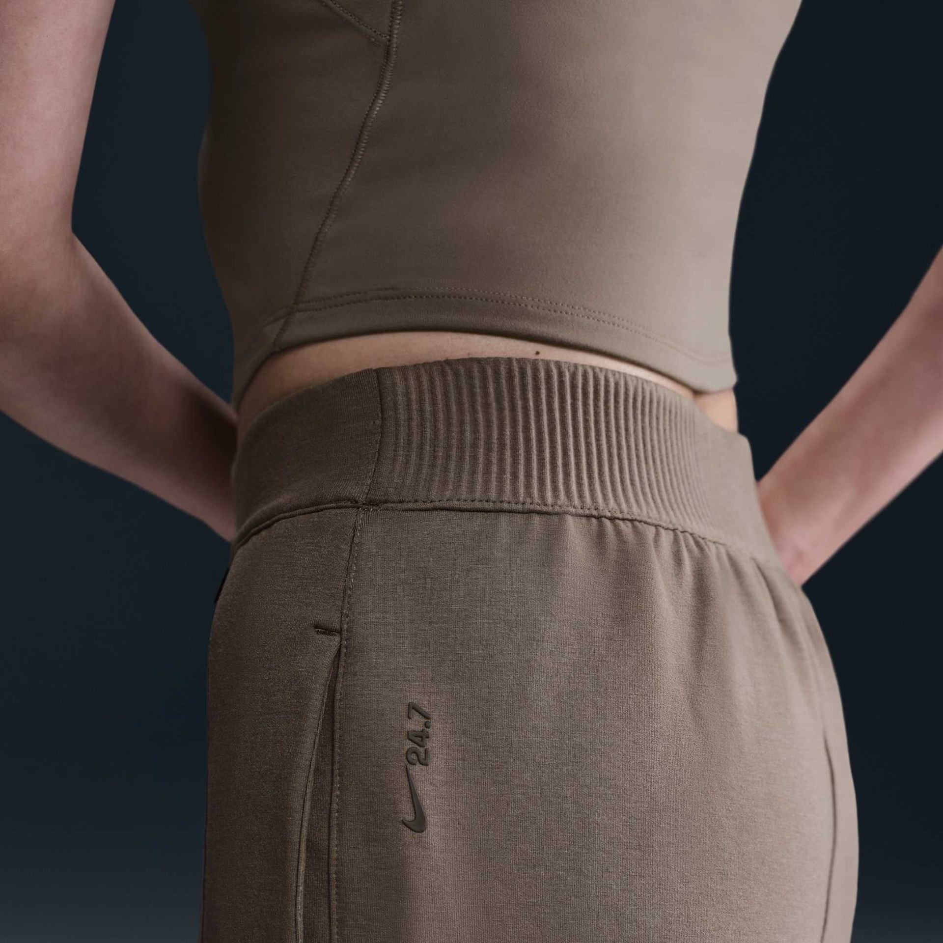 Calça Nike Dri-FIT Jogger Soft 24.7 Feminina - Foto 5