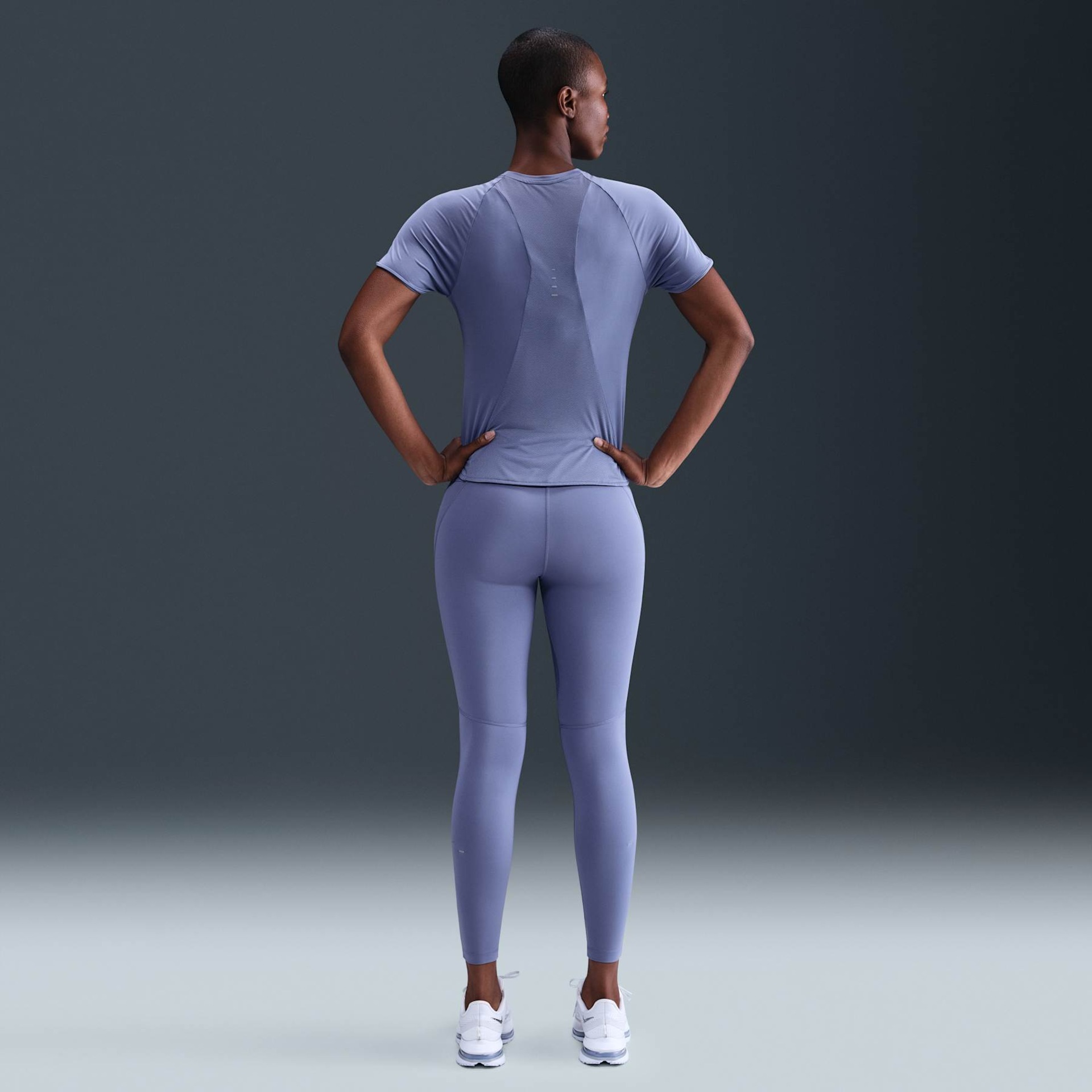 Camiseta Nike Dri-FIT Swift Feminina - Foto 5