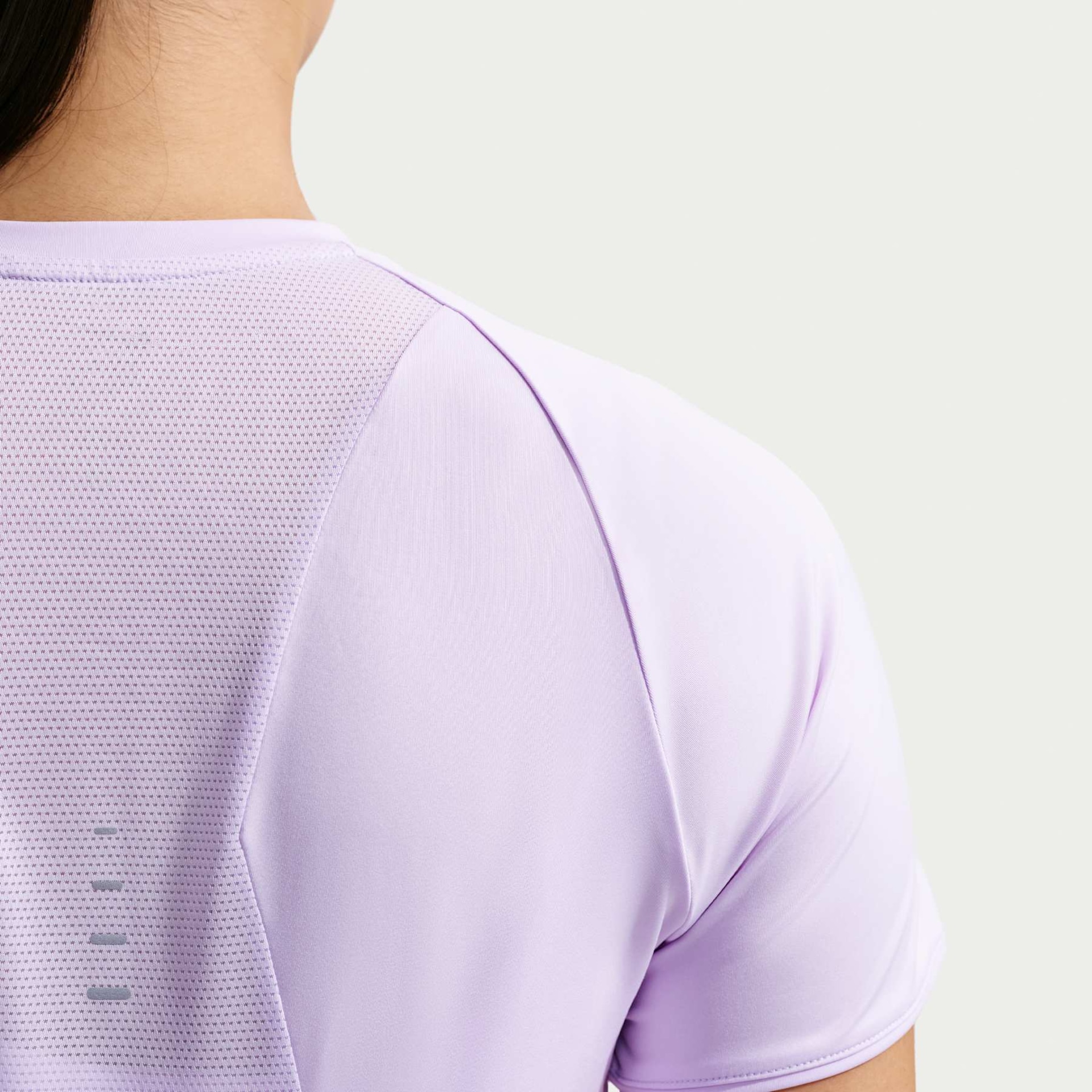 Camiseta Nike Dri-FIT Swift Feminina - Foto 2