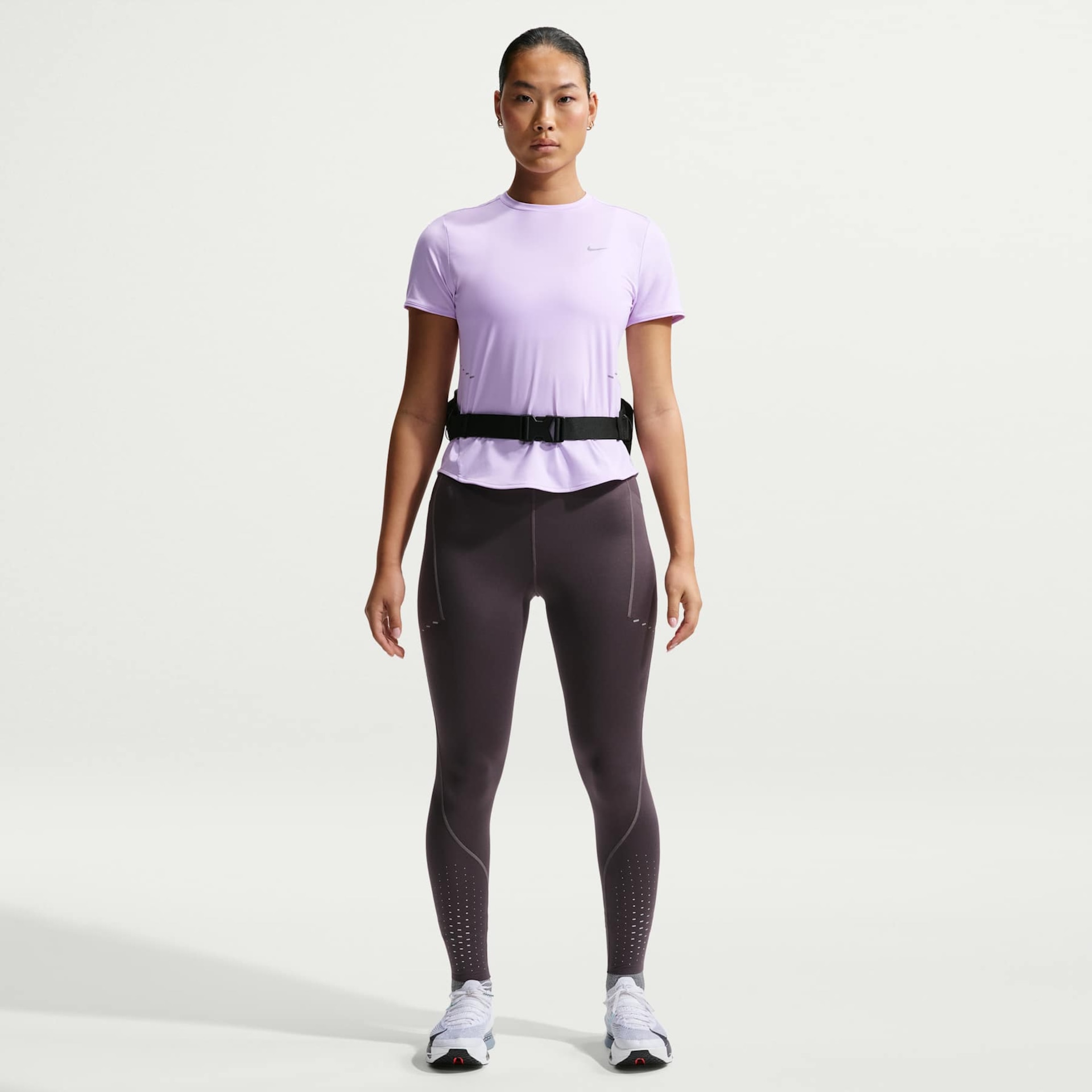 Camiseta Nike Dri-FIT Swift Feminina - Foto 4