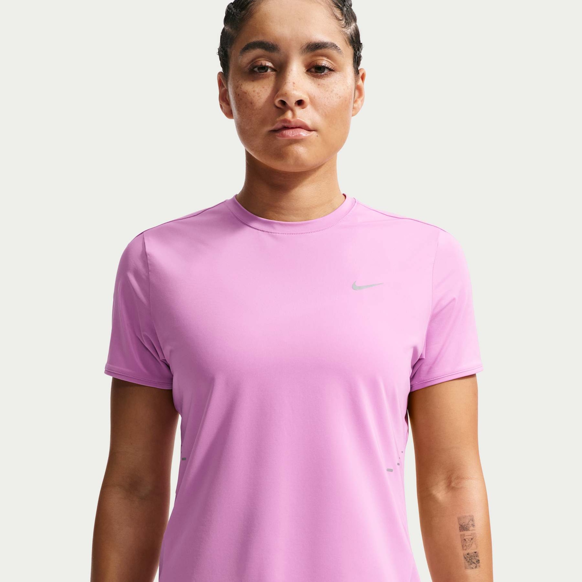 Camiseta Nike Dri-FIT Swift Feminina - Foto 1