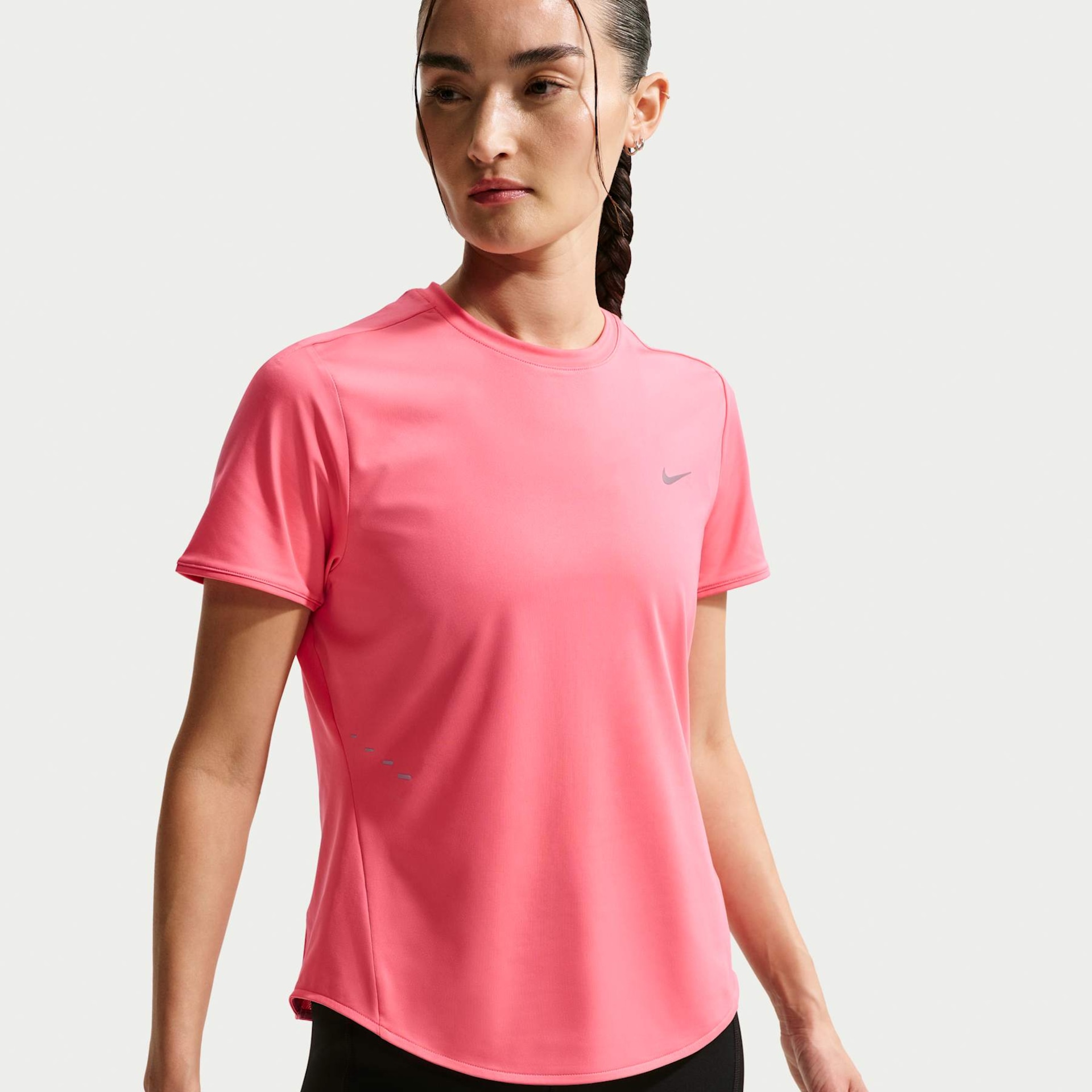 Imagem principal de Camiseta Nike Dri-FIT Swift Feminina