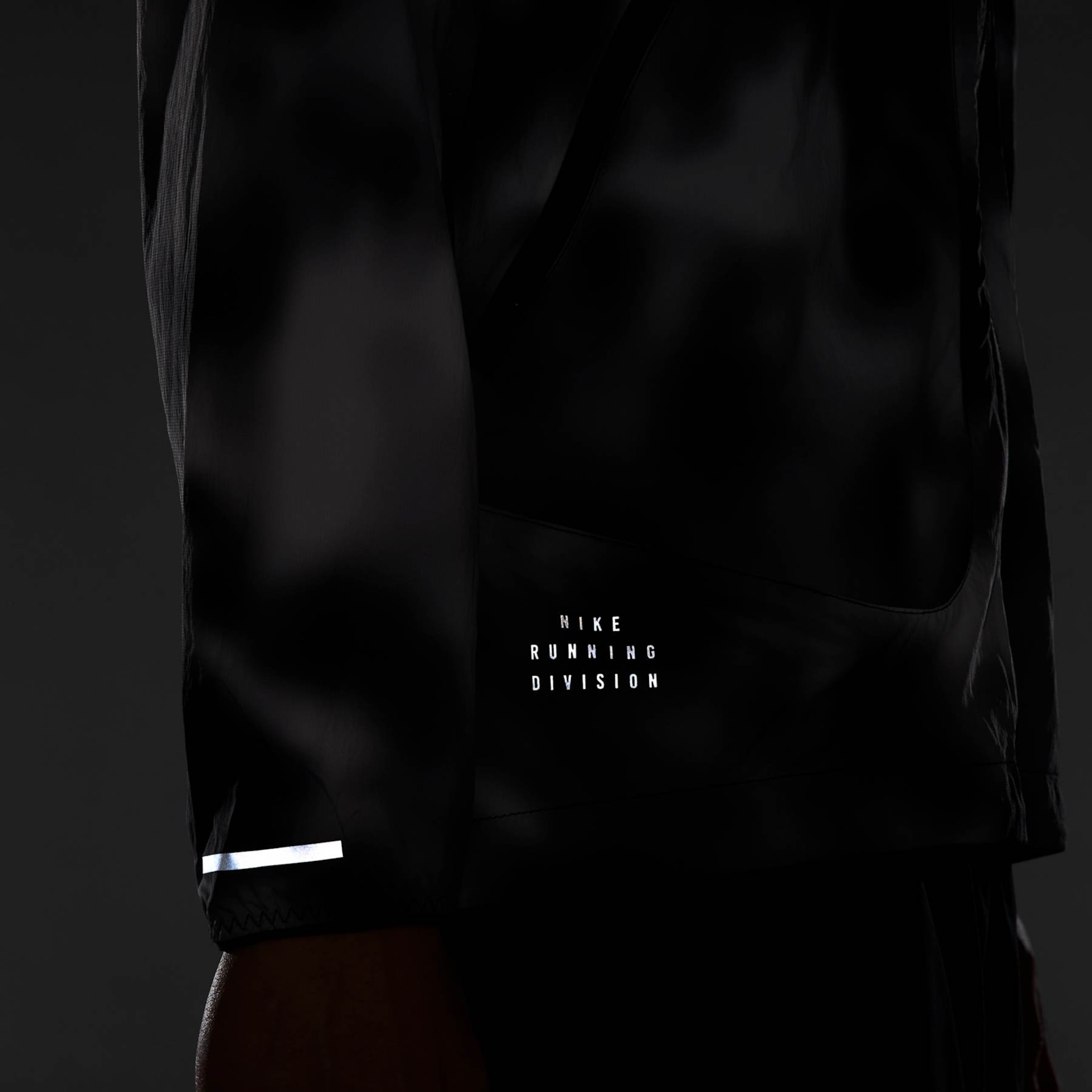 Jaqueta Nike Running Division UV Masculina - Foto 12