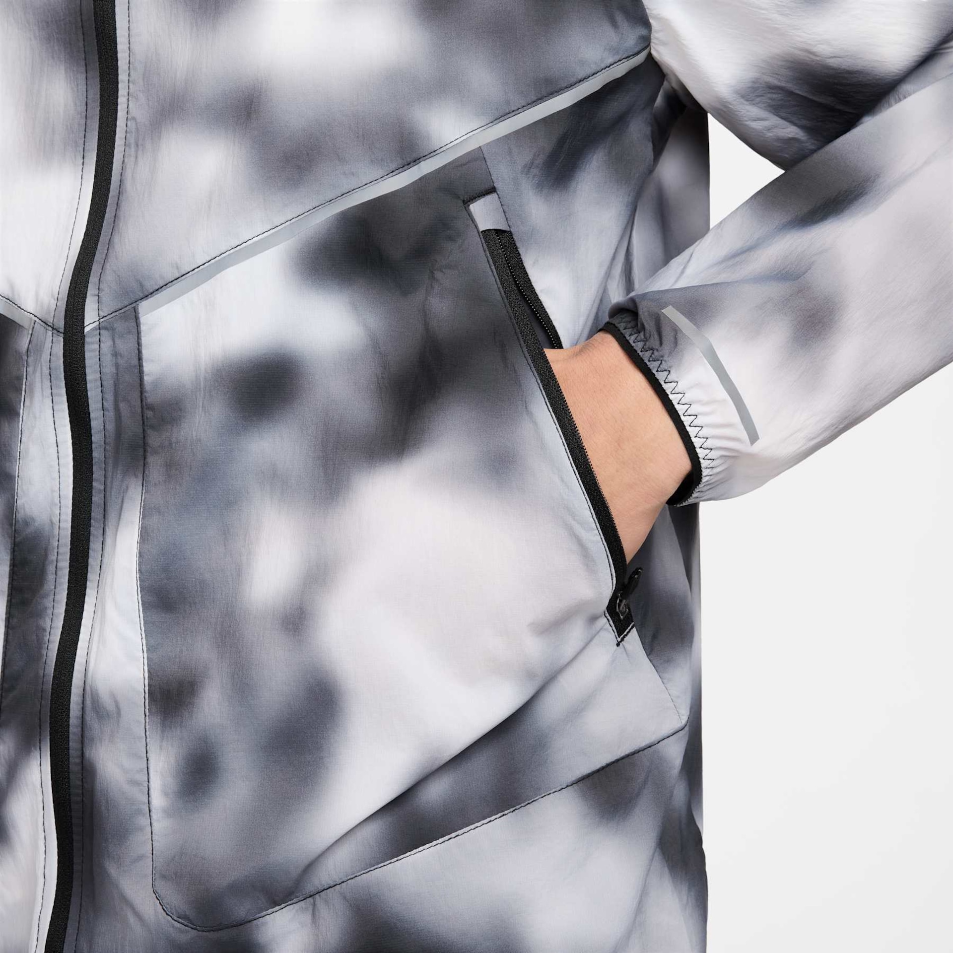 Jaqueta Nike Running Division UV Masculina - Foto 4