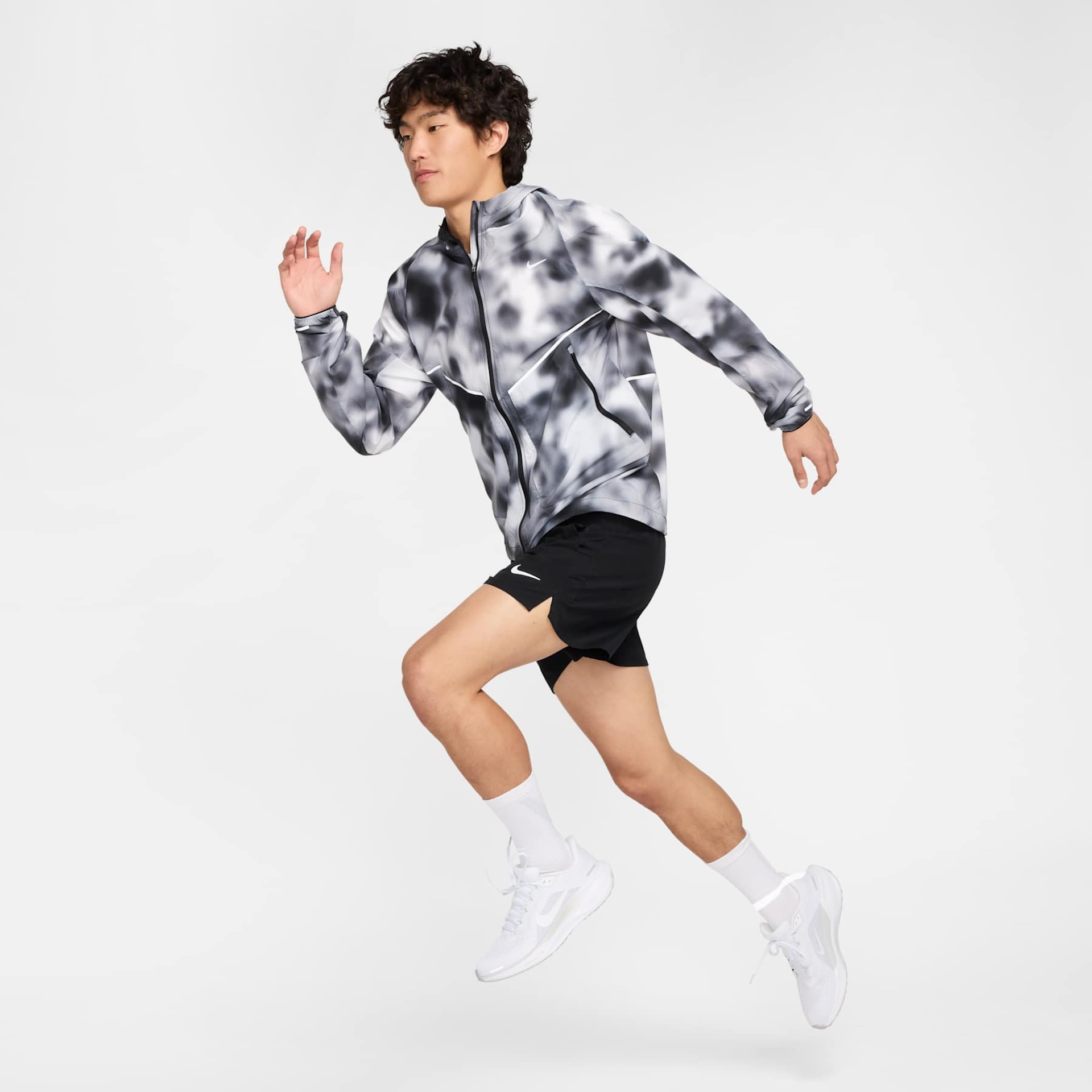 Jaqueta Nike Running Division UV Masculina - Foto 9