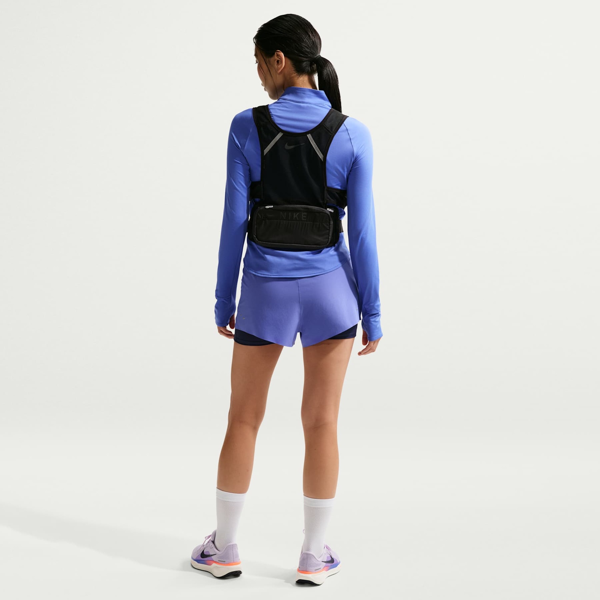 Camiseta Dri-FIT Nike Manga Loga Swift Feminina - Foto 5