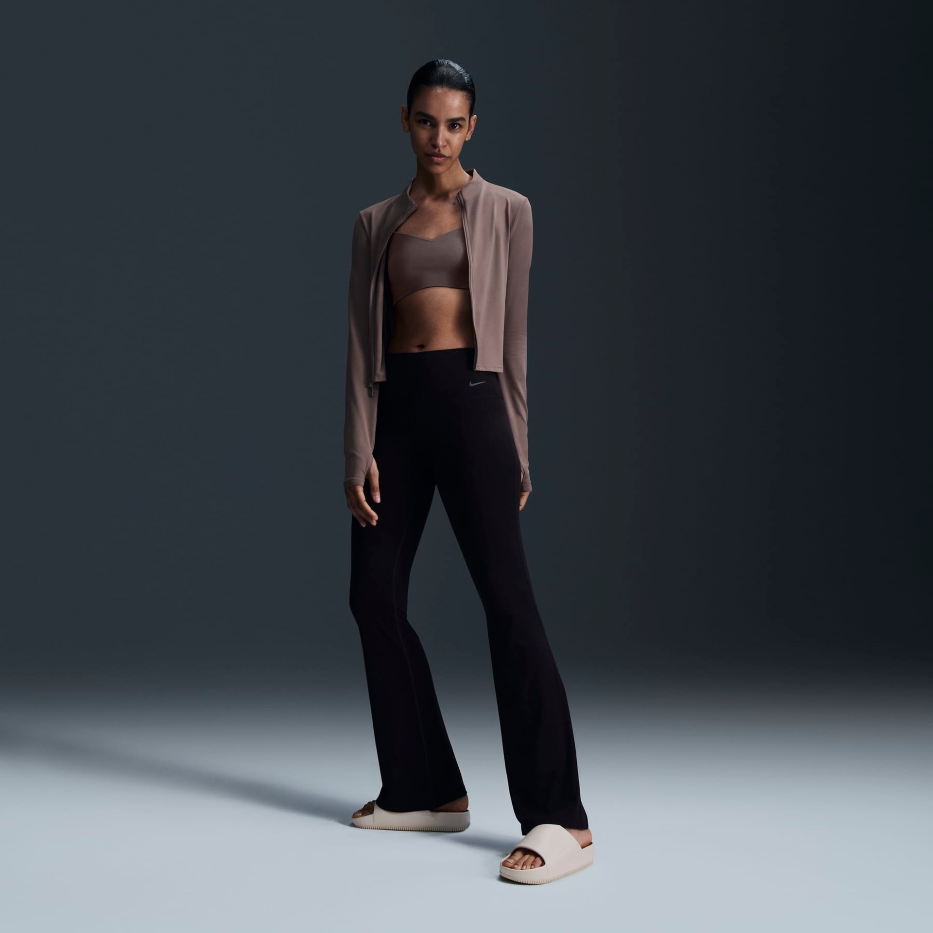 Legging Nike Zenvy Flare Feminina - Foto 1