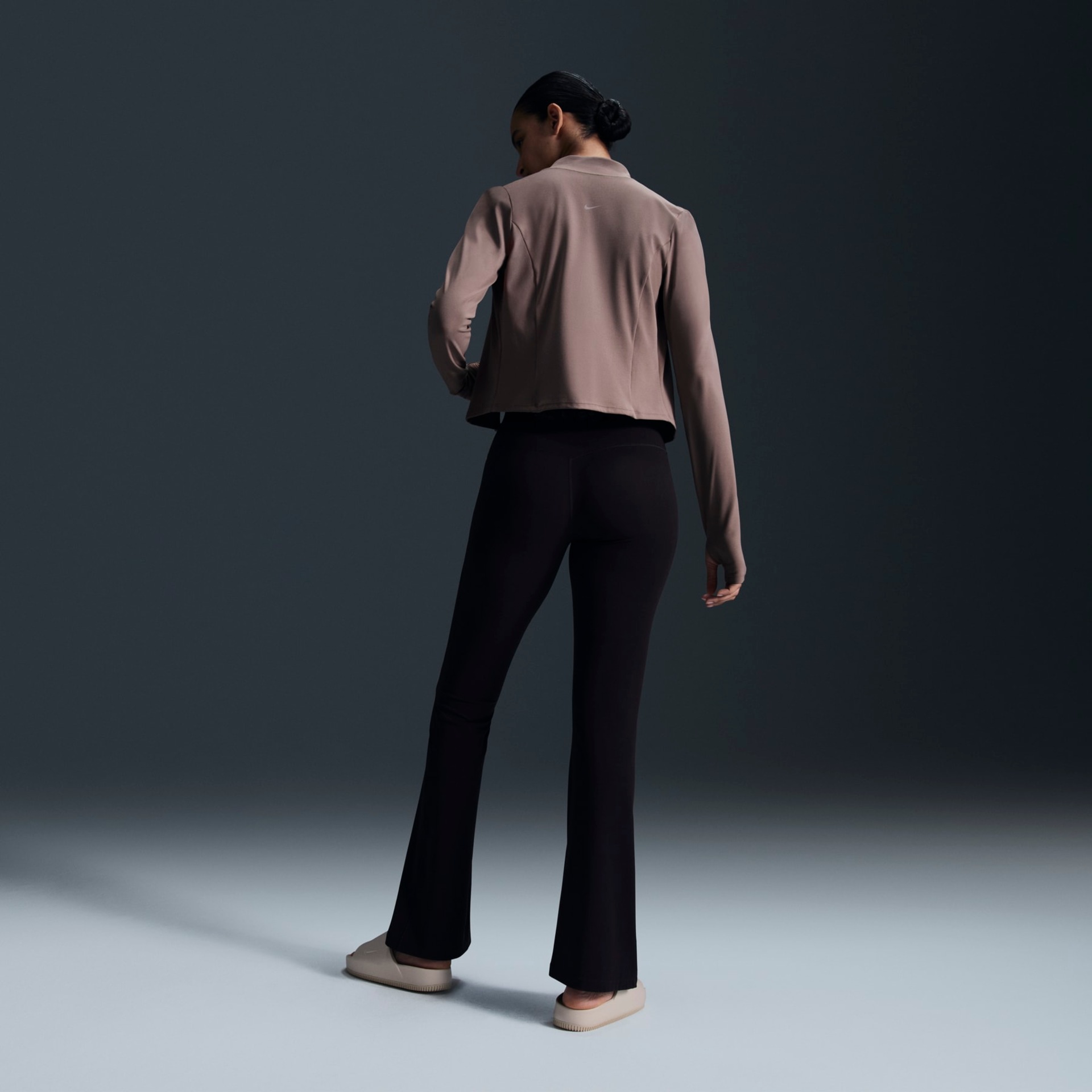 Legging Nike Zenvy Flare Feminina - Foto 5