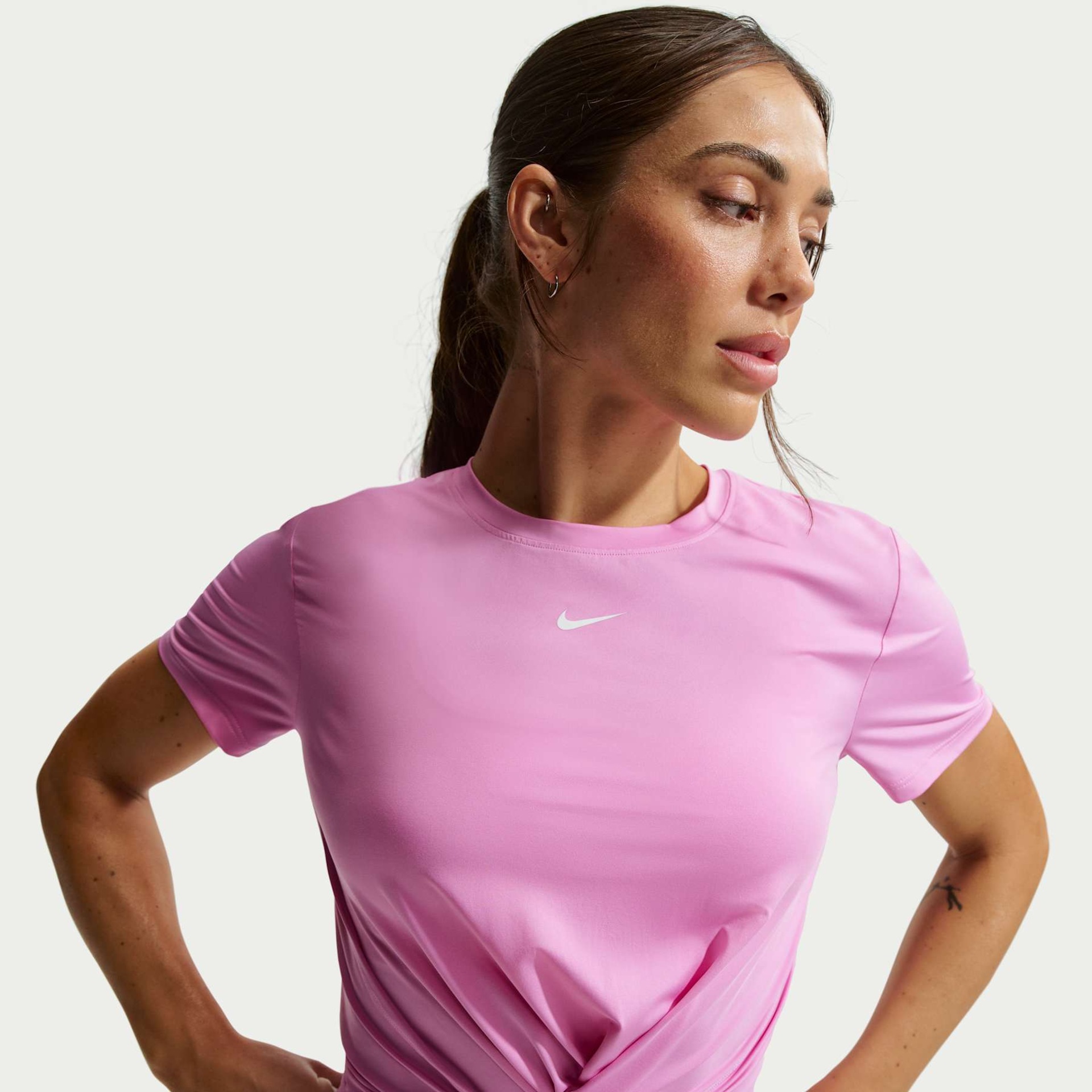 Camiseta Nike One Classic Cropped Feminina - Foto 1