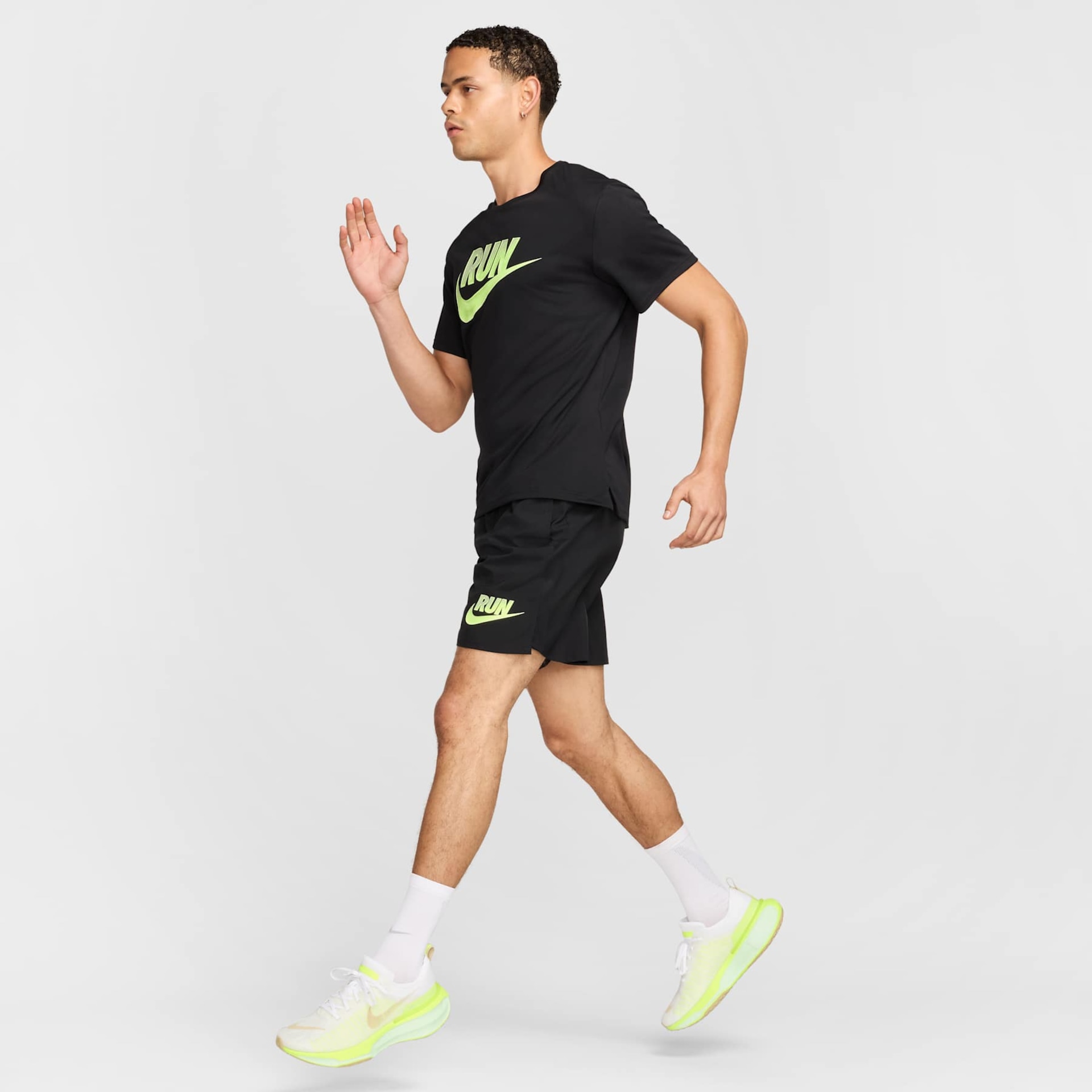 Camiseta Nike Run Energy Masculina - Foto 5