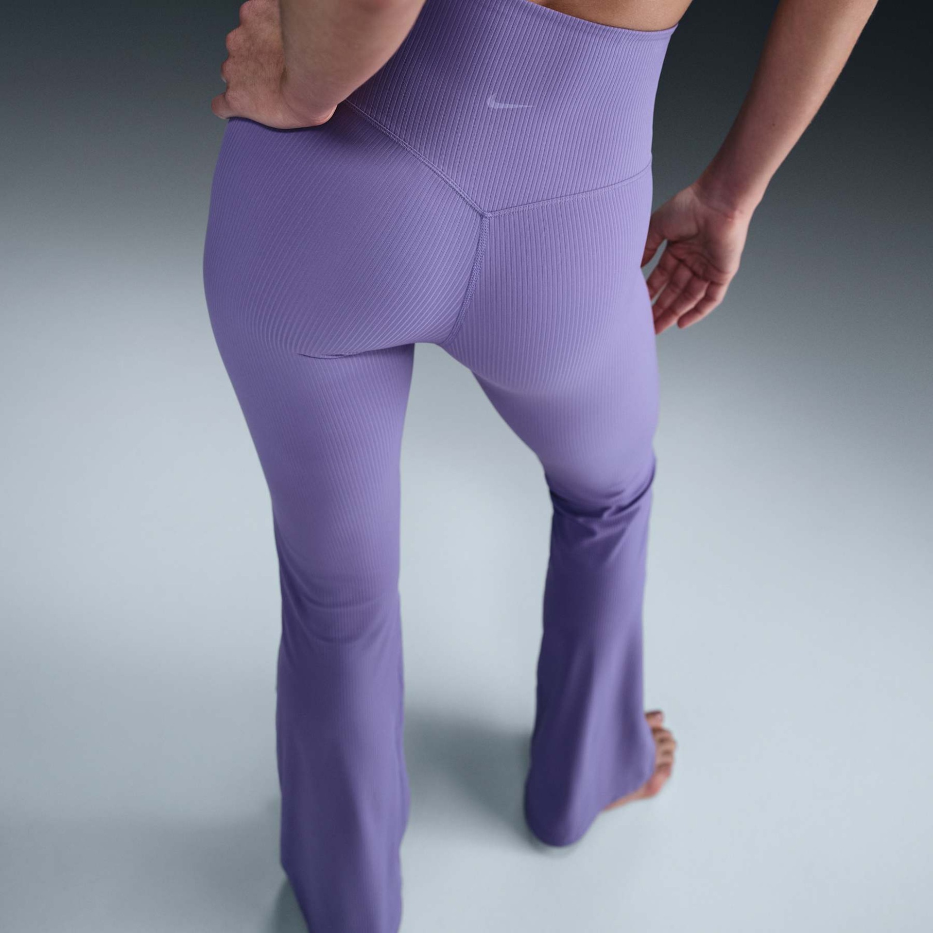Calça Nike Zenvy Flare Feminina - Foto 3