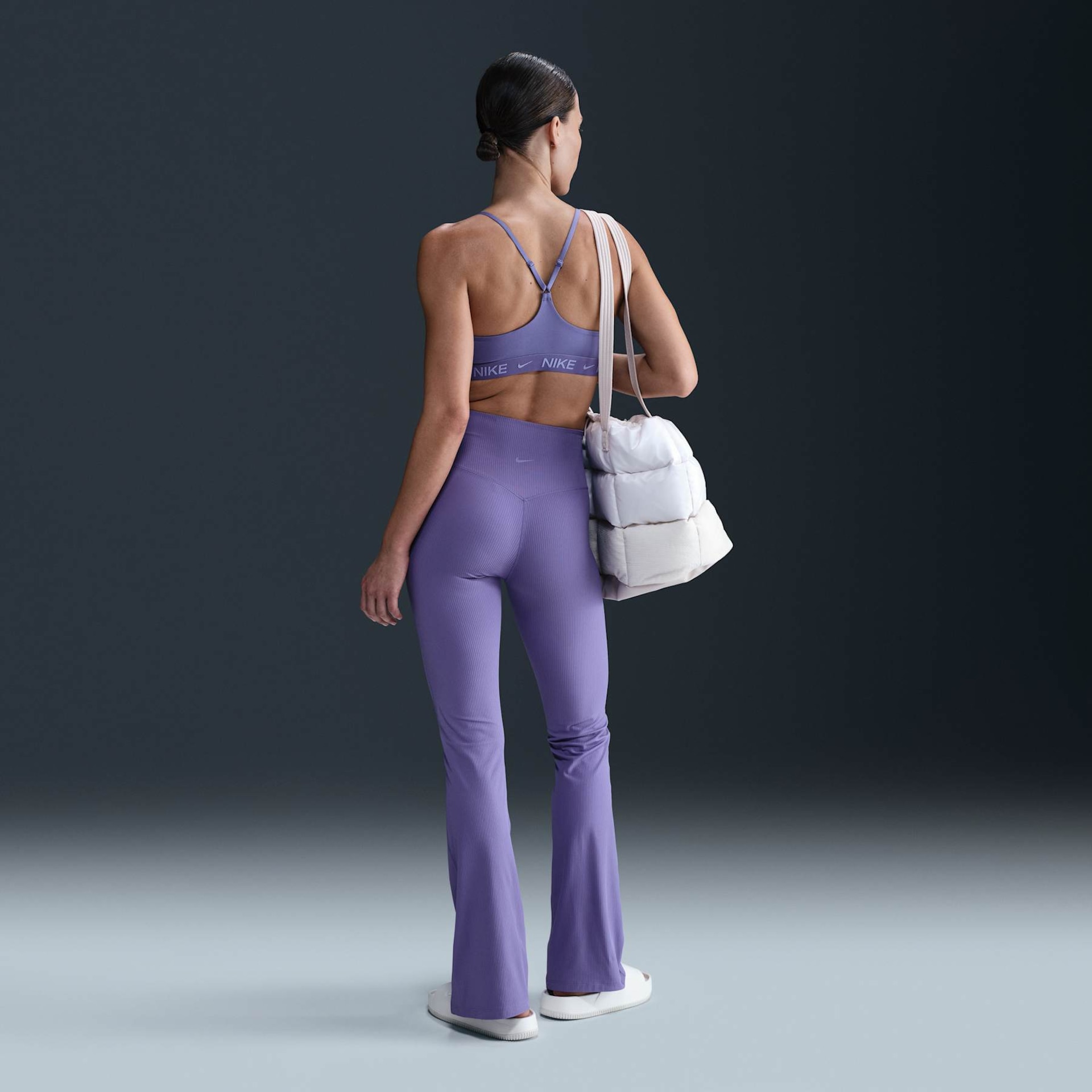 Calça Nike Zenvy Flare Feminina - Foto 4