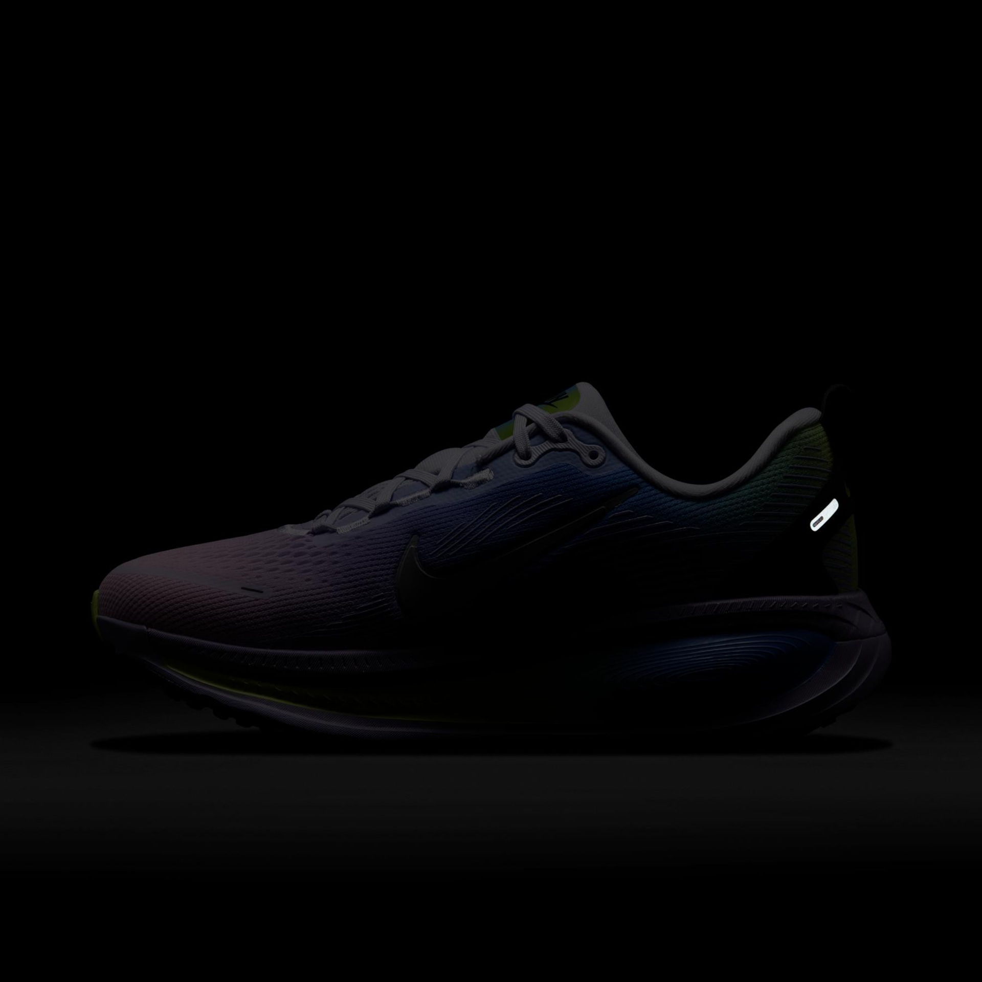 Tênis Nike Vomero 18 SE Feminino - Foto 11