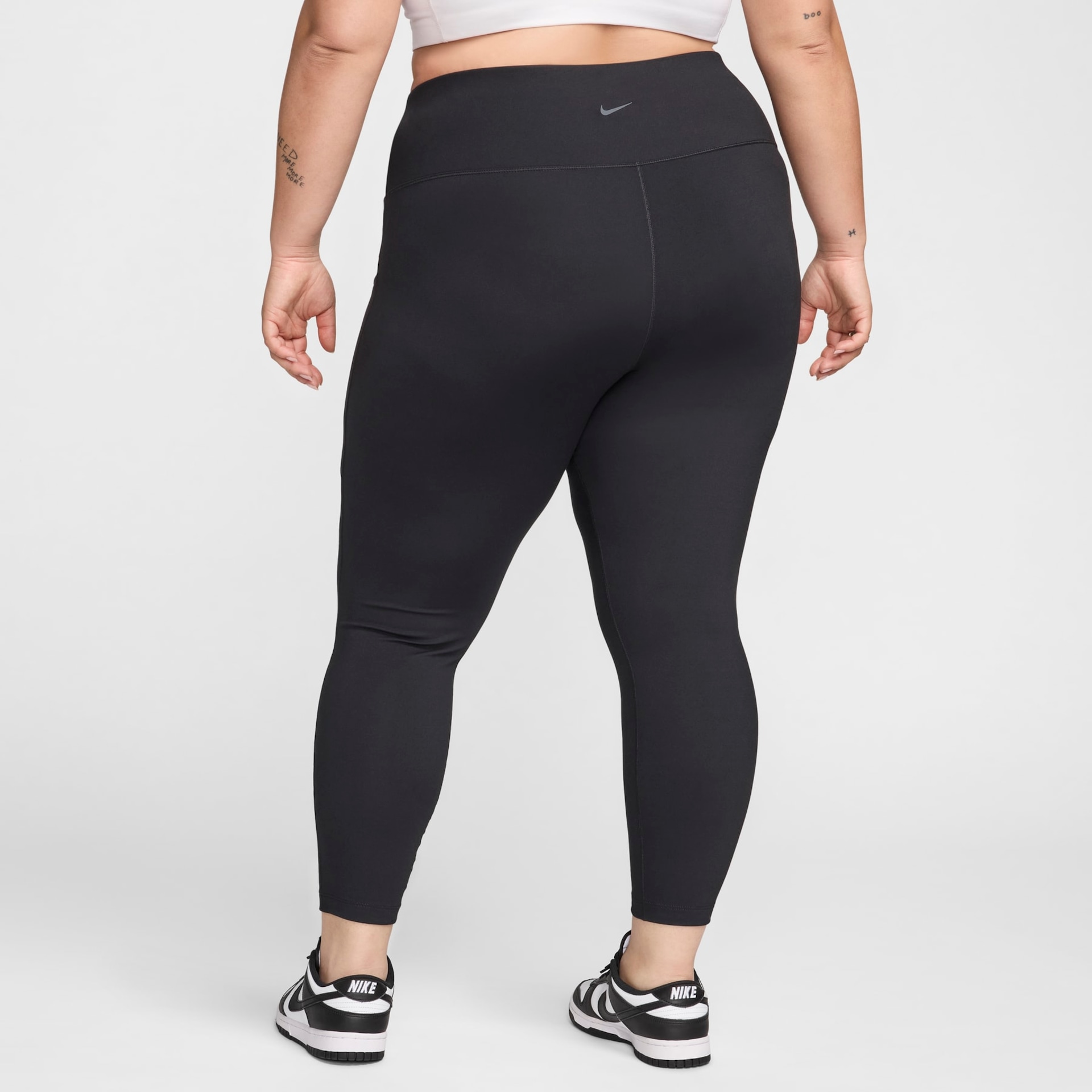 Plus Size - Legging Nike Dri-FIT One Feminina - Foto 2