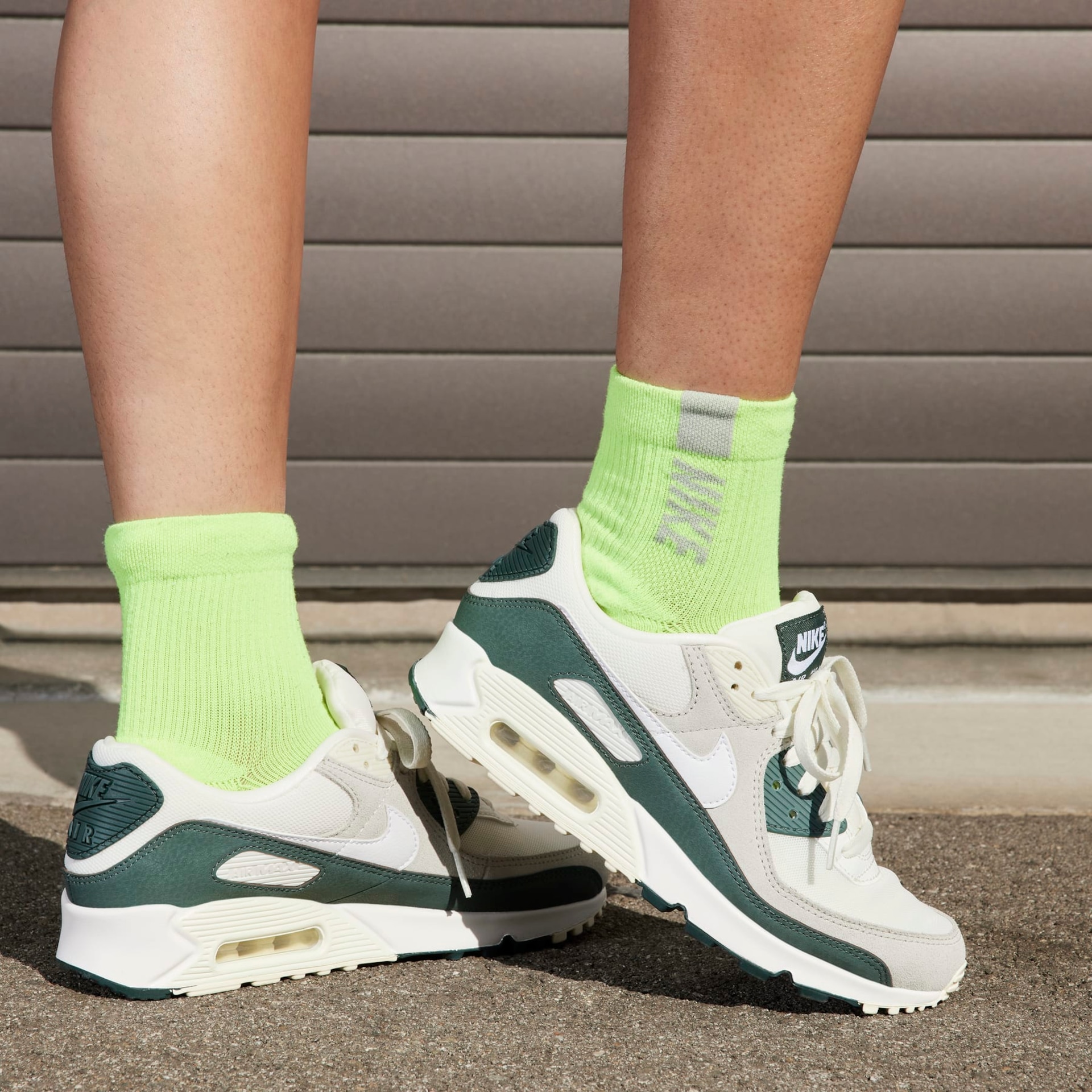 Tênis Nike Air Max 90 Feminino - Foto 2