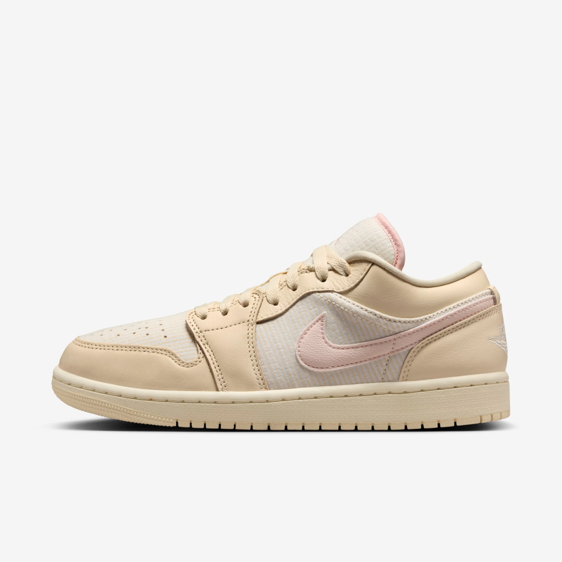 Tênis Air Jordan 1 Low SE Feminino - Foto 1