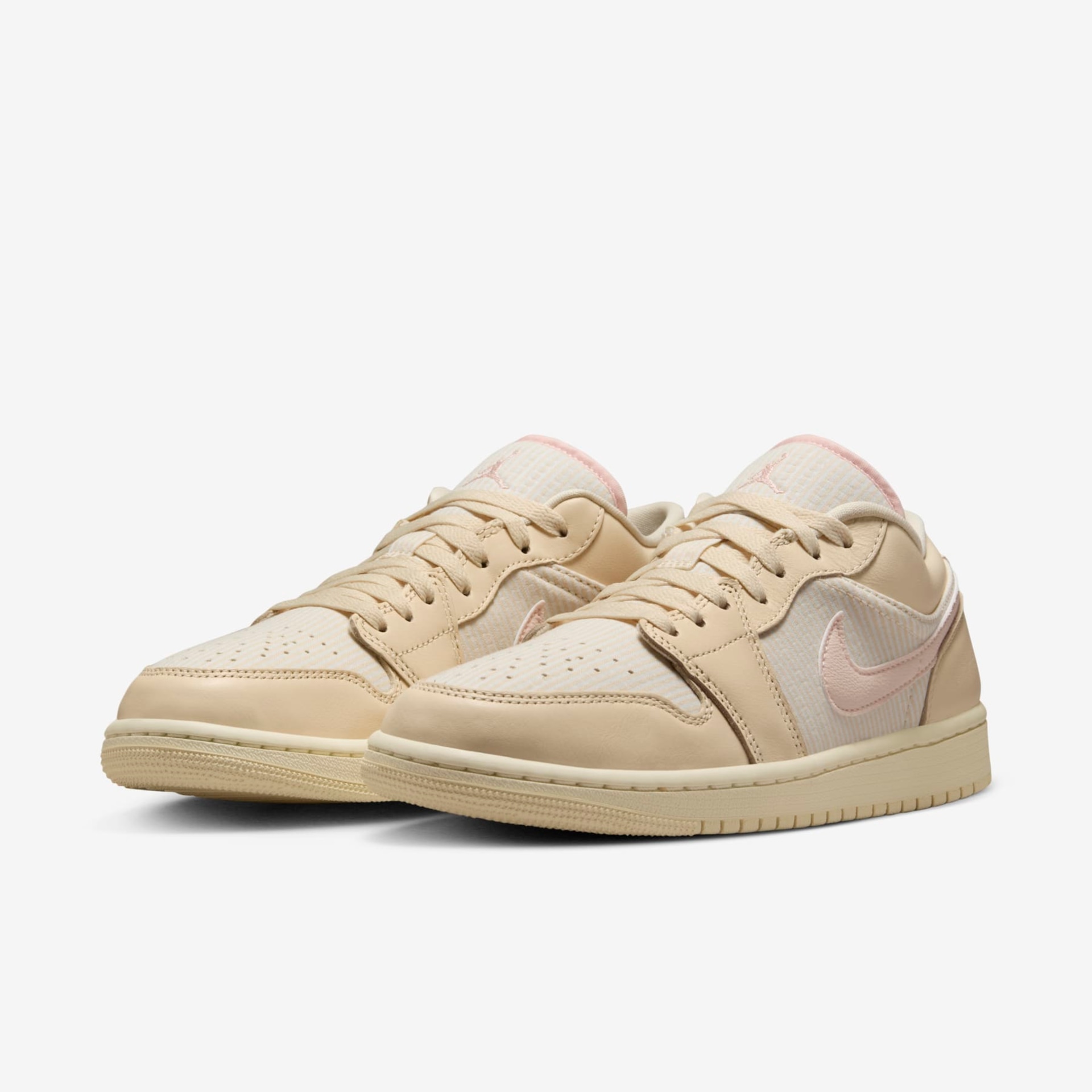 Tênis Air Jordan 1 Low SE Feminino - Foto 5